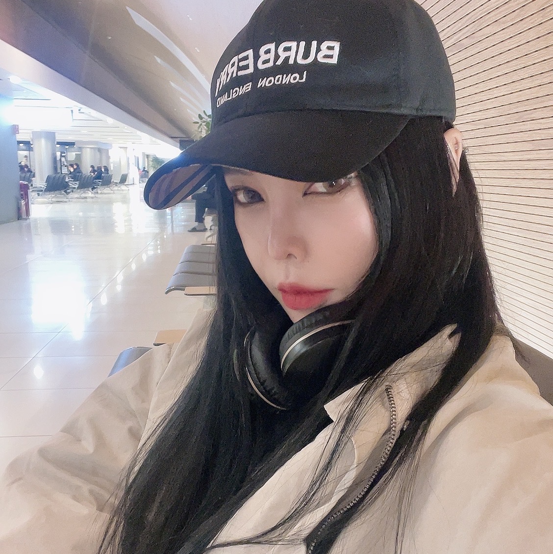 (W) Burberry Horseferry Motif Cotton Twill Baseball Cap Black Beige 착용 스타일