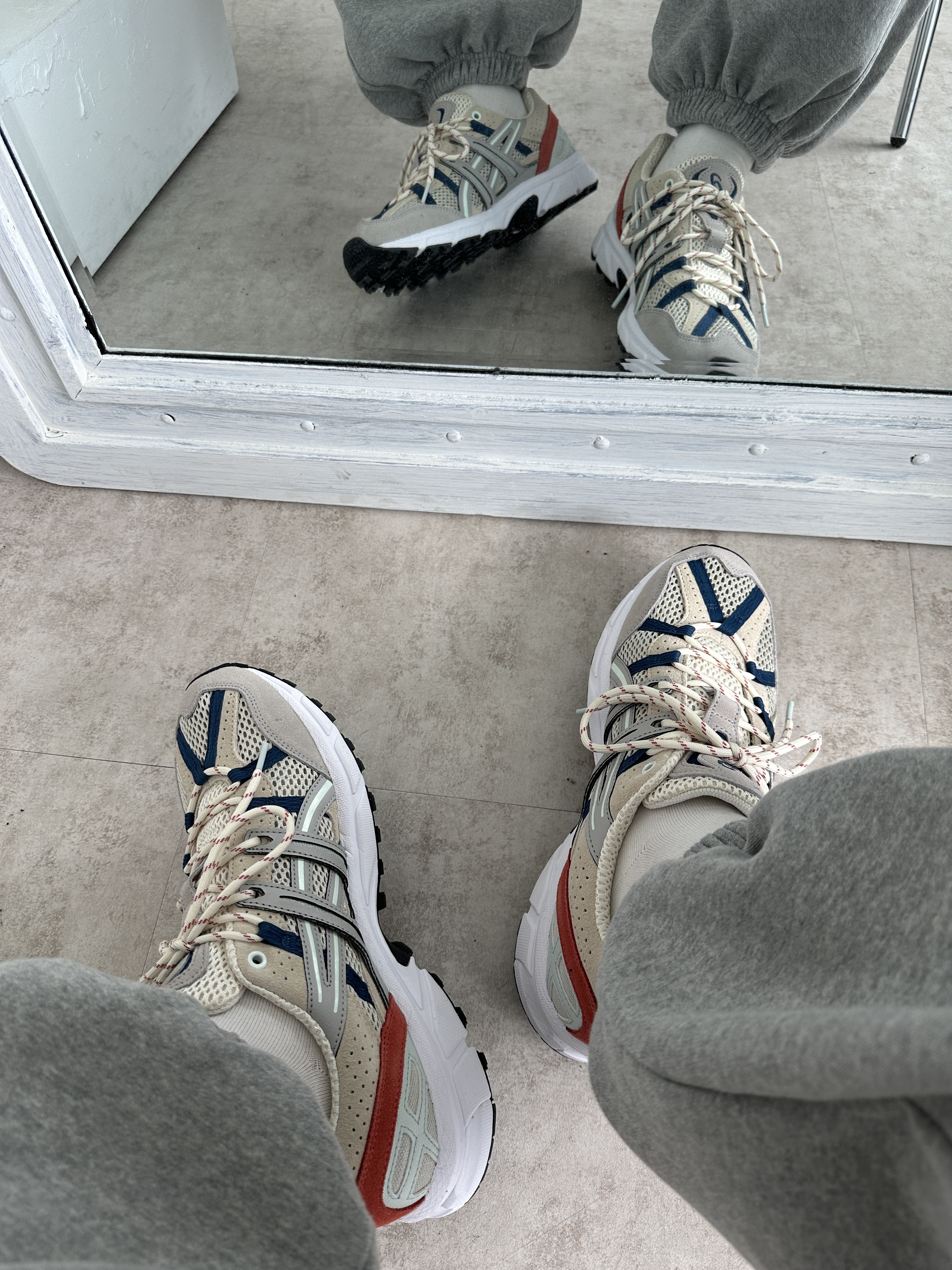 (W) Asics Gel-Sonoma 15-50 Smoke Grey Oyster Grey 착용 스타일 - 2