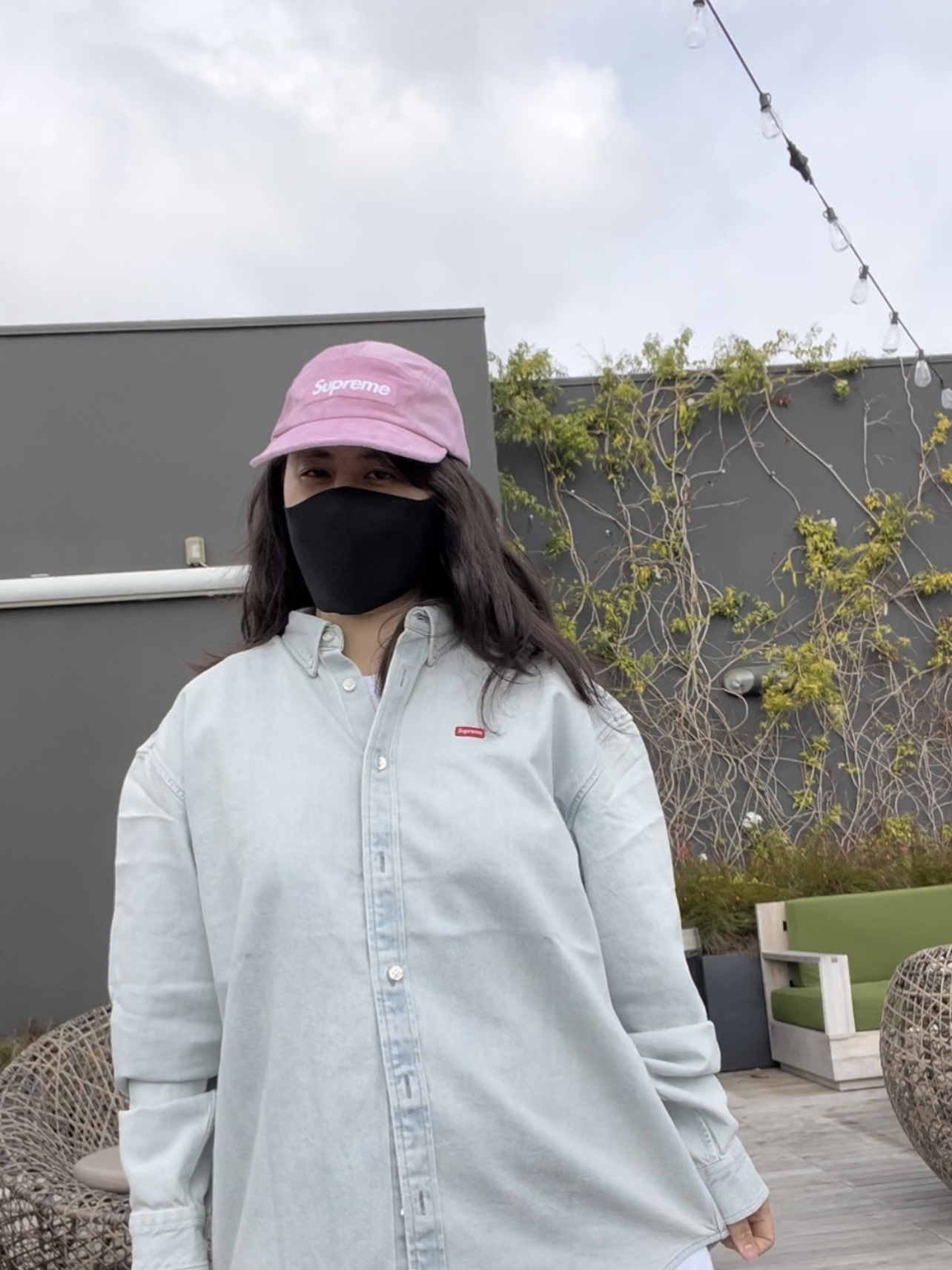 Supreme Small Box Shirt Denim - 23SS, Supreme Suede Camp Cap Pink - 23SS 착용 스타일 - 3