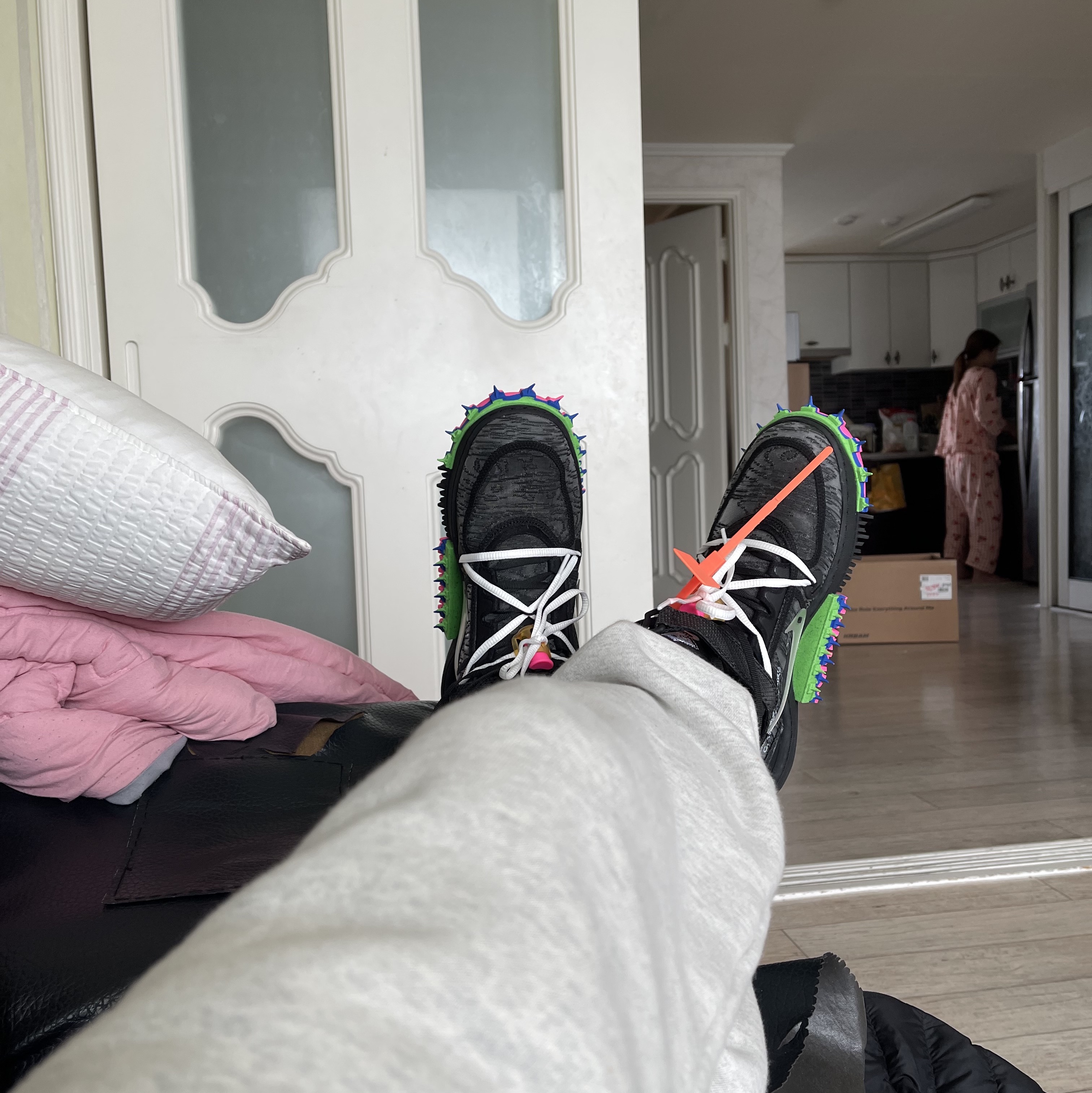 Nike x Off-White Air Force 1 Mid SP Black 착용 스타일