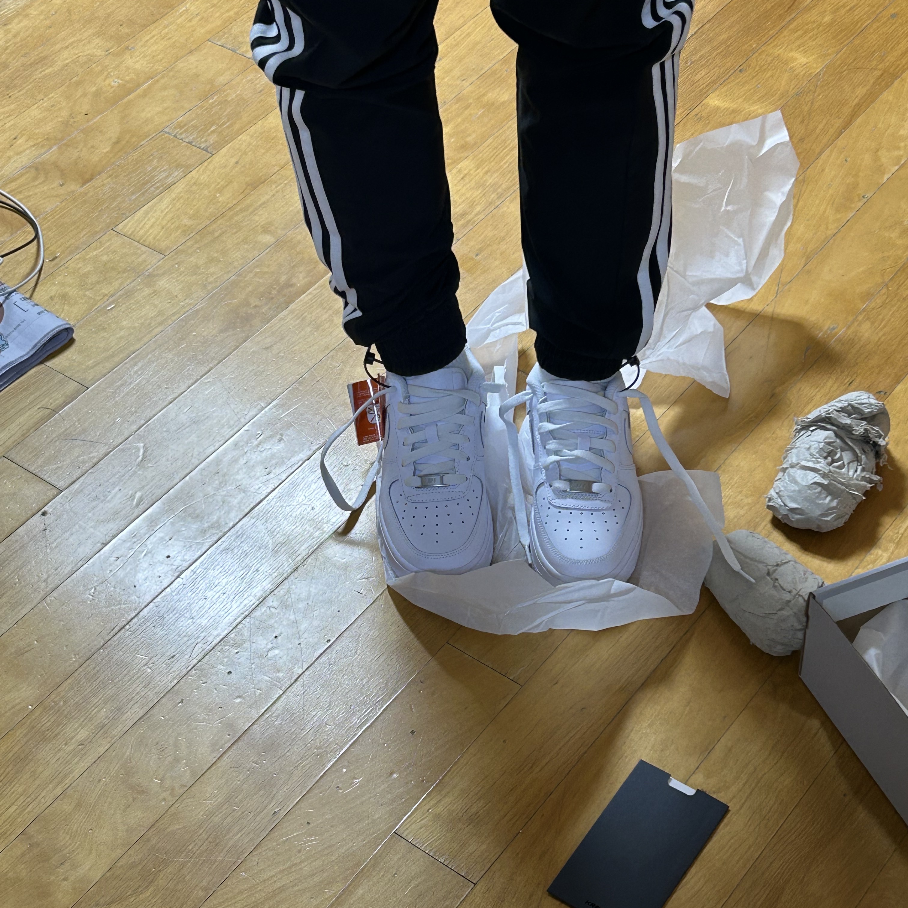 (GS) Nike Air Force 1 LE White 착용 스타일