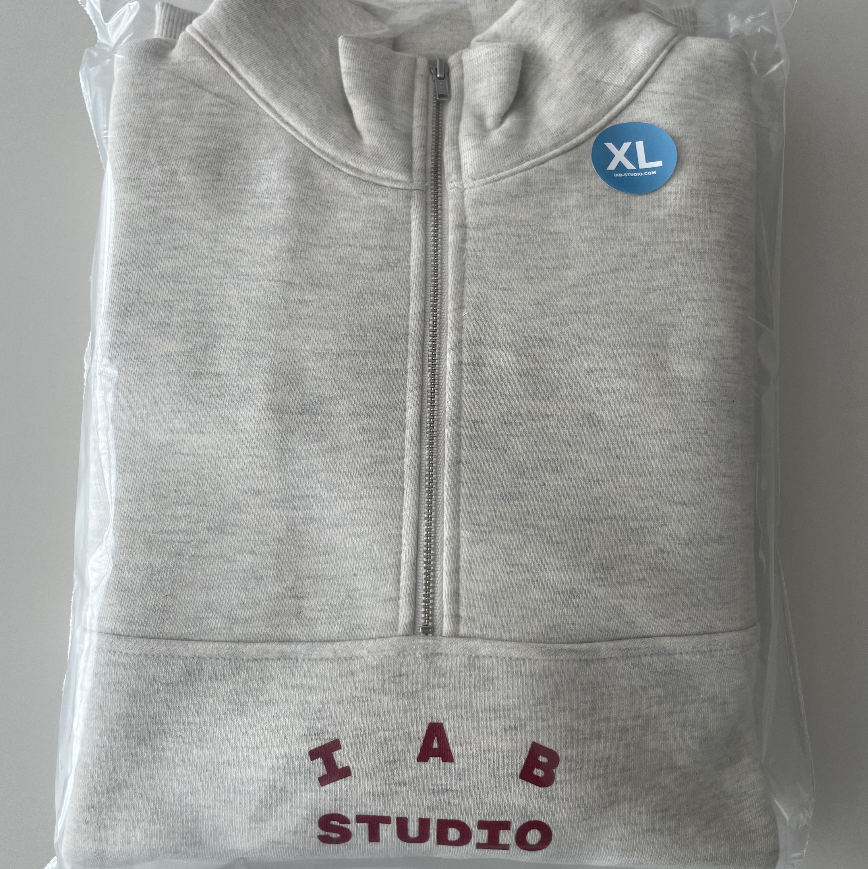 IAB Studio Half Zip-Up Oatmeal Burgundy 착용 스타일