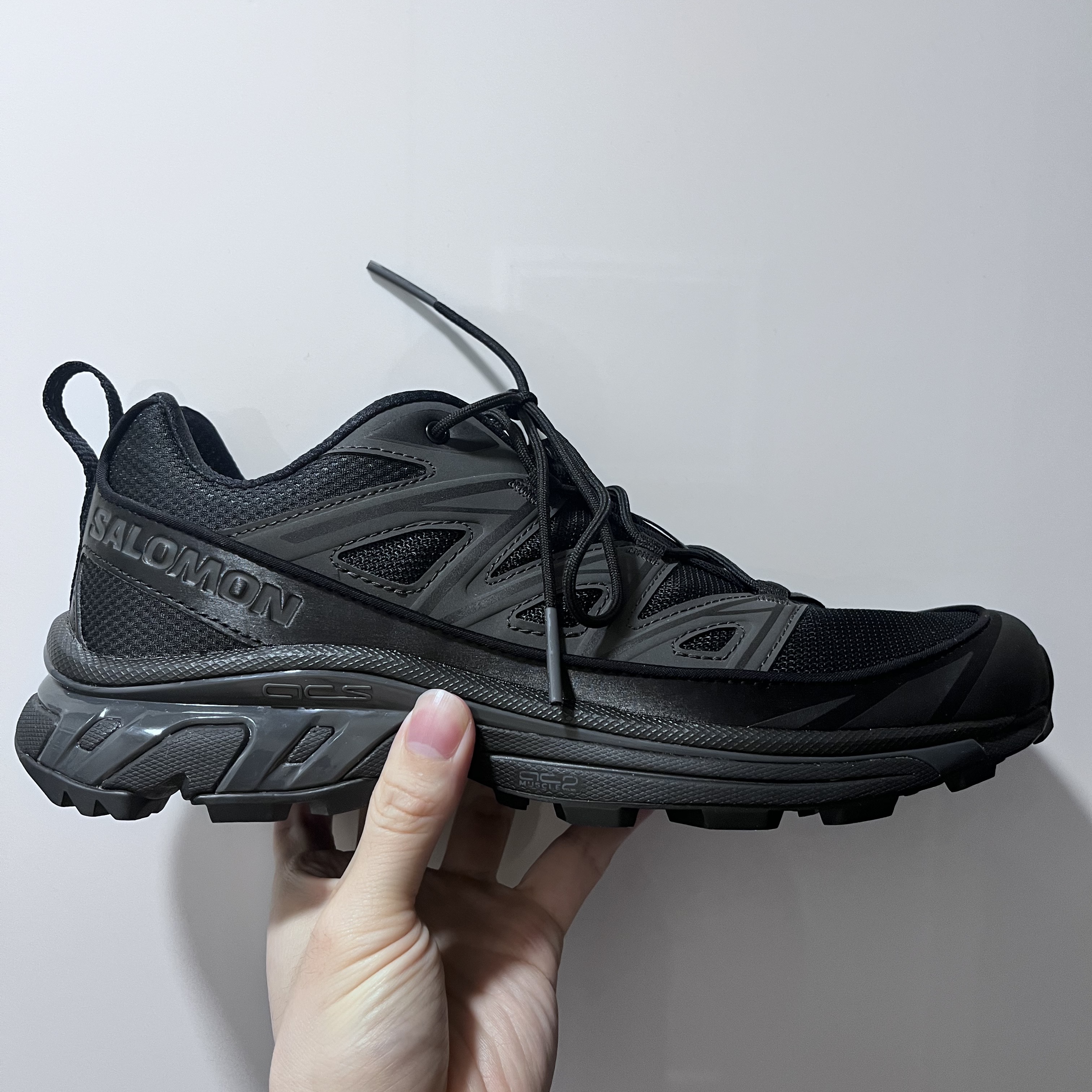 Salomon XT-6 Expanse Black Ebony 착용 스타일 - 2