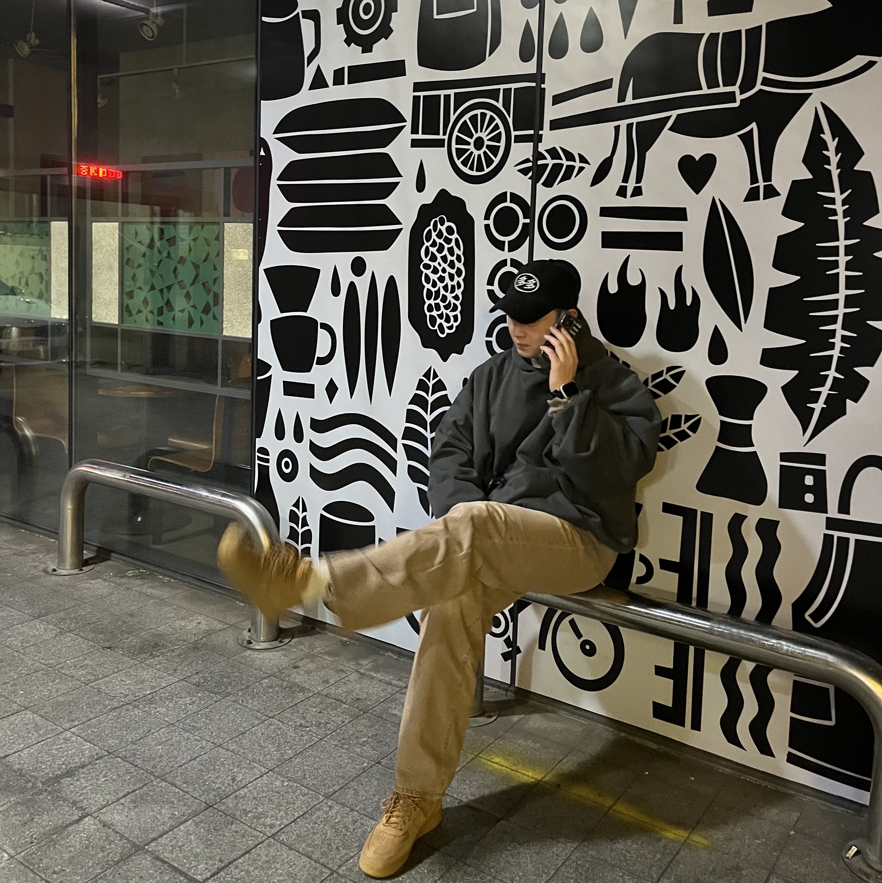 Dada Logo Cap Black White, Yeezy Gap Engineered By Balenciaga Dove Hoodie Black 착용 스타일 - 2