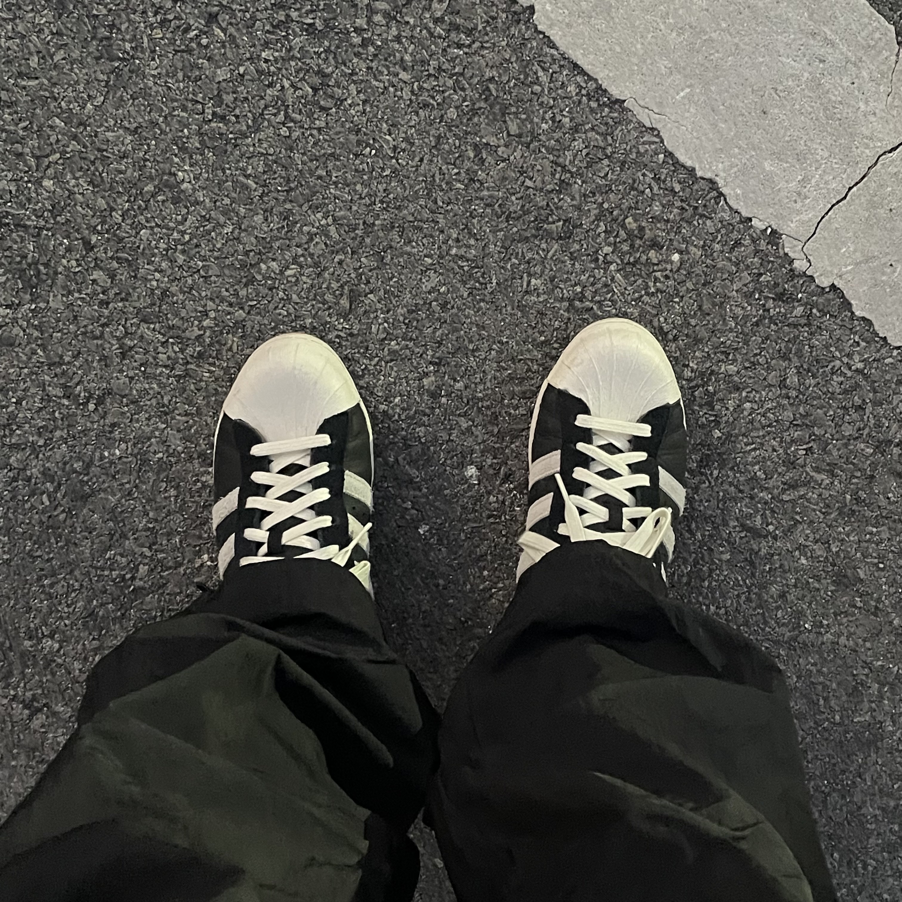 Adidas Superstar 82 Black White 착용 스타일