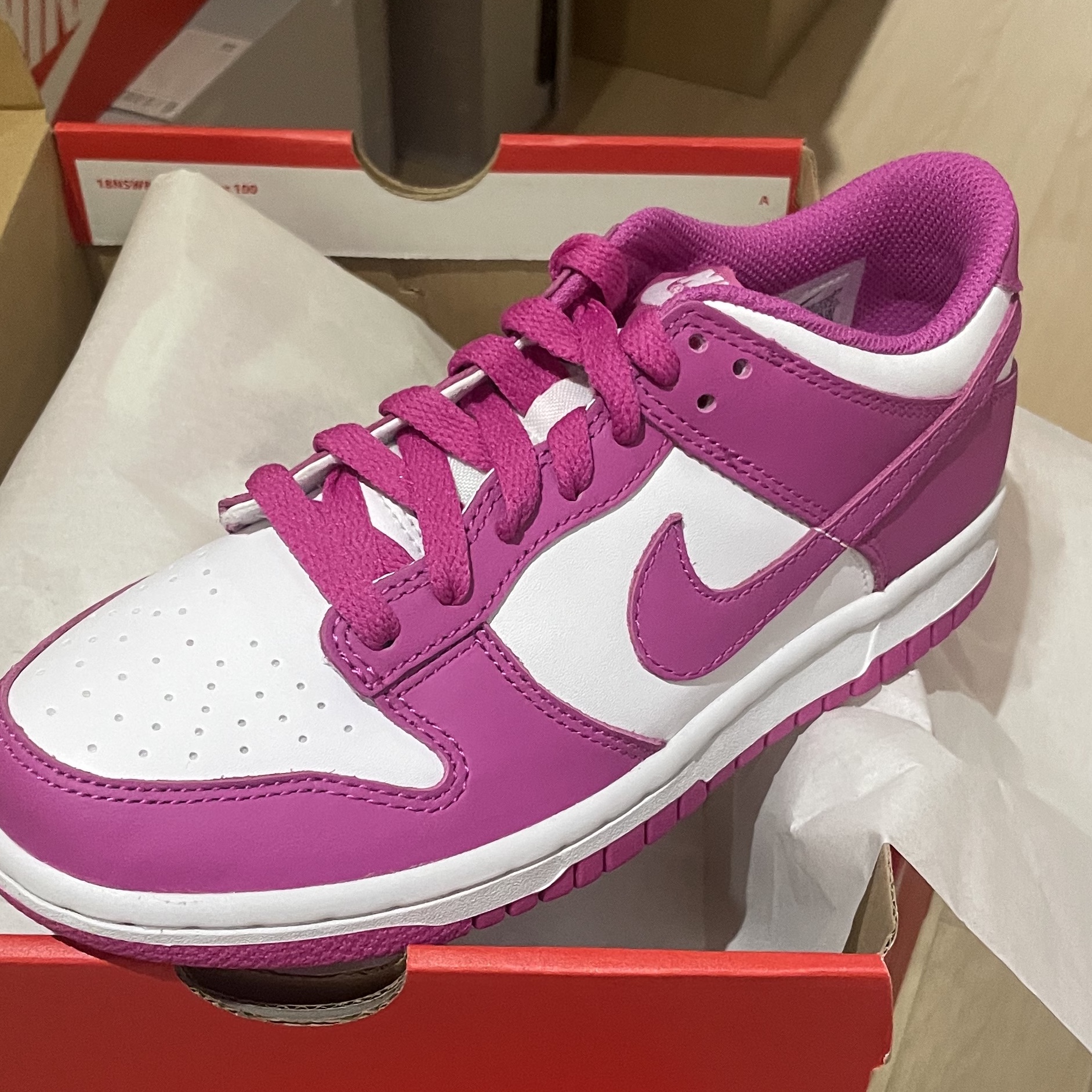 (GS) Nike Dunk Low White Active Fuchsia 착용 스타일