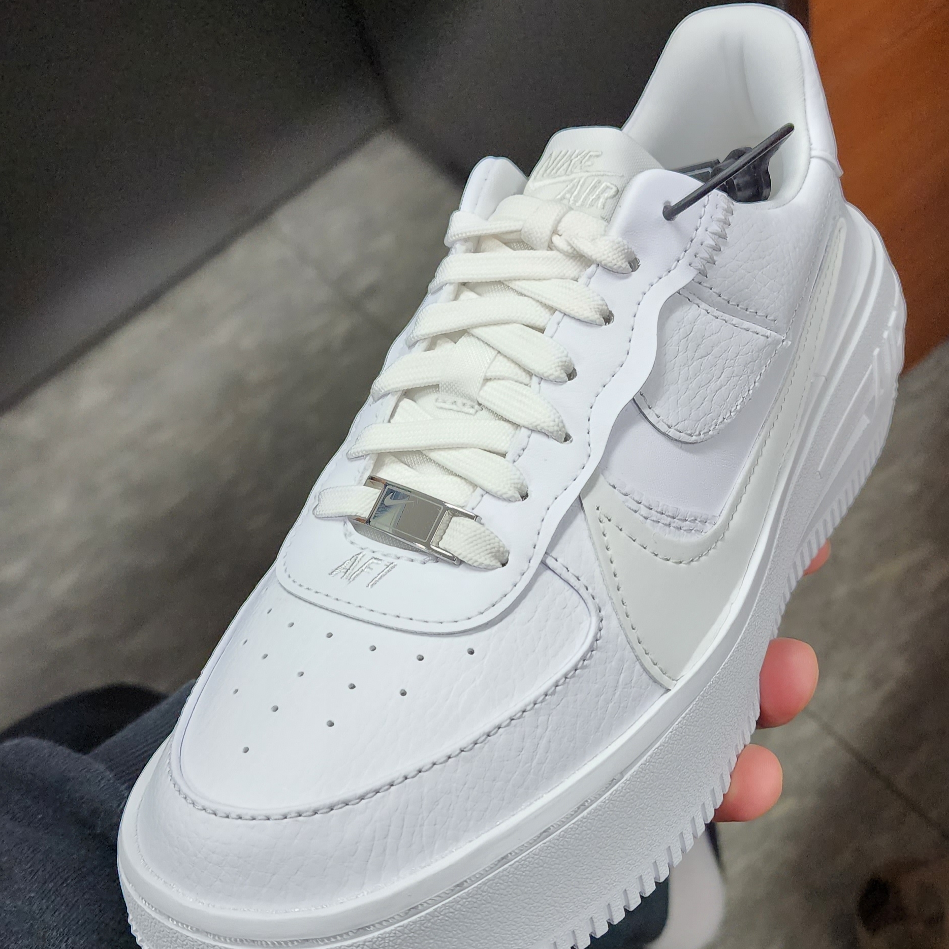 (W) Nike Air Force 1 PLT.AF.ORM Triple White 착용 스타일