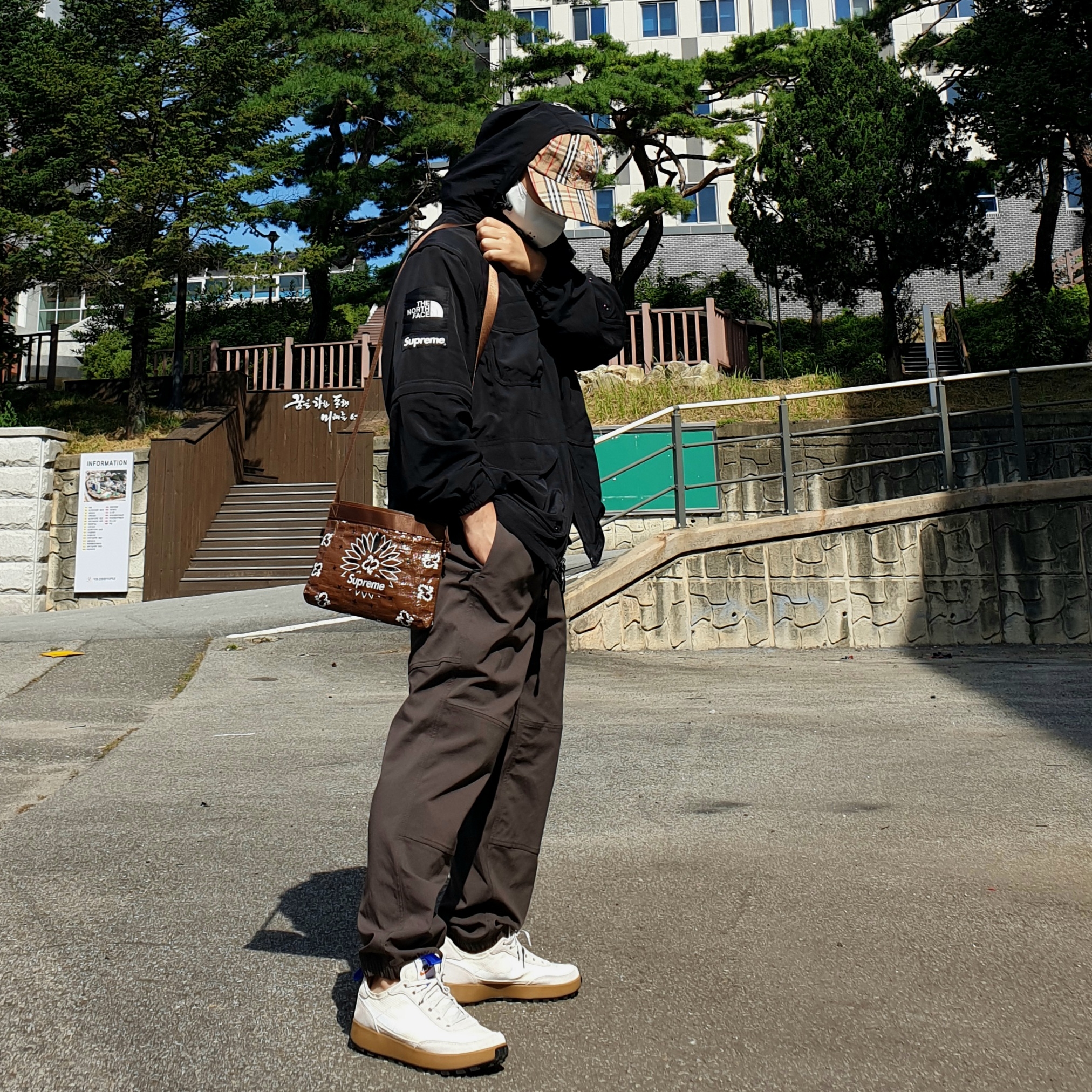 Supreme x The North Face Trekking Convertible Jacket Black - 22SS, Nike x Tom Sachs General Purpose Shoe Light Cream 착용 스타일
