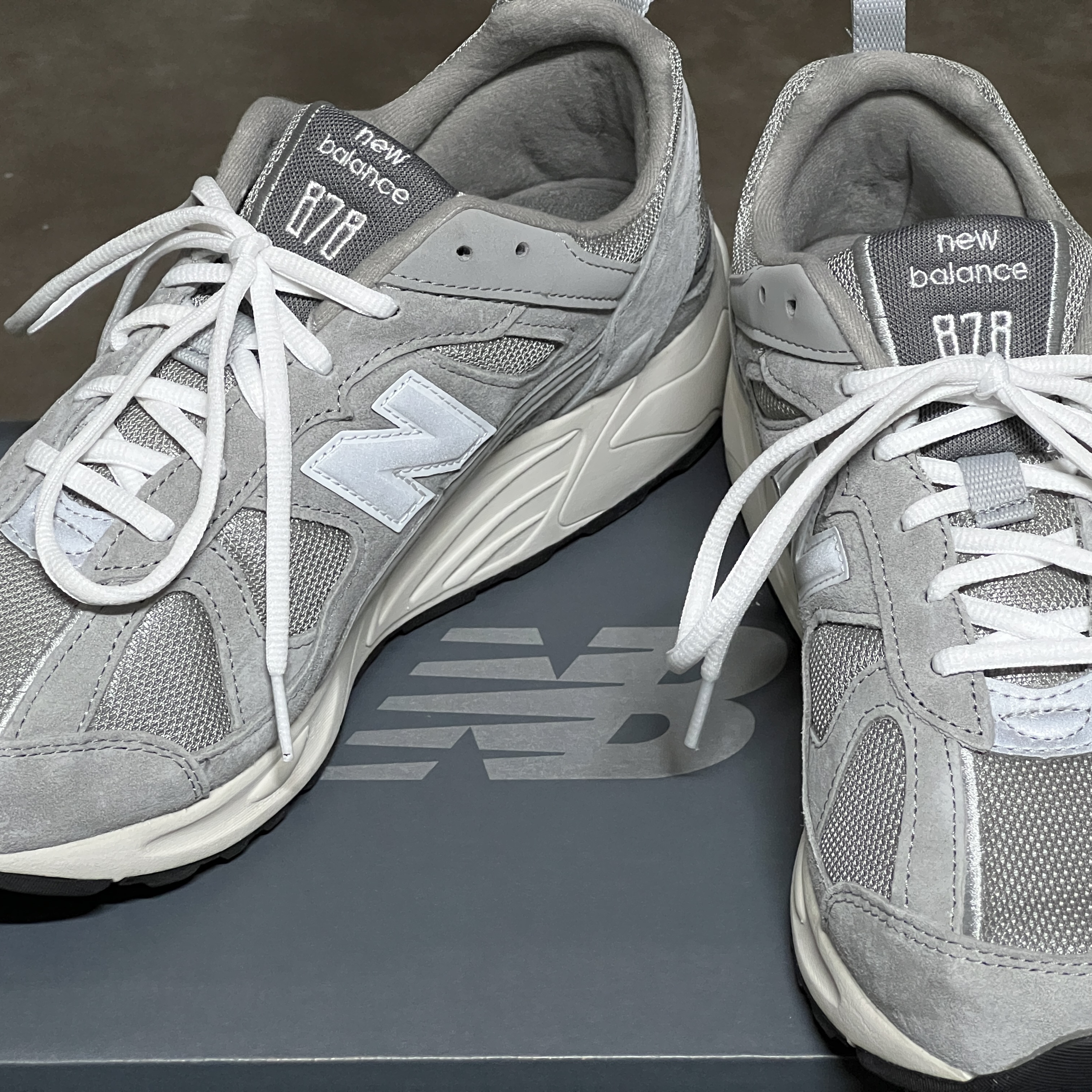 New Balance 878 Gray 착용 스타일