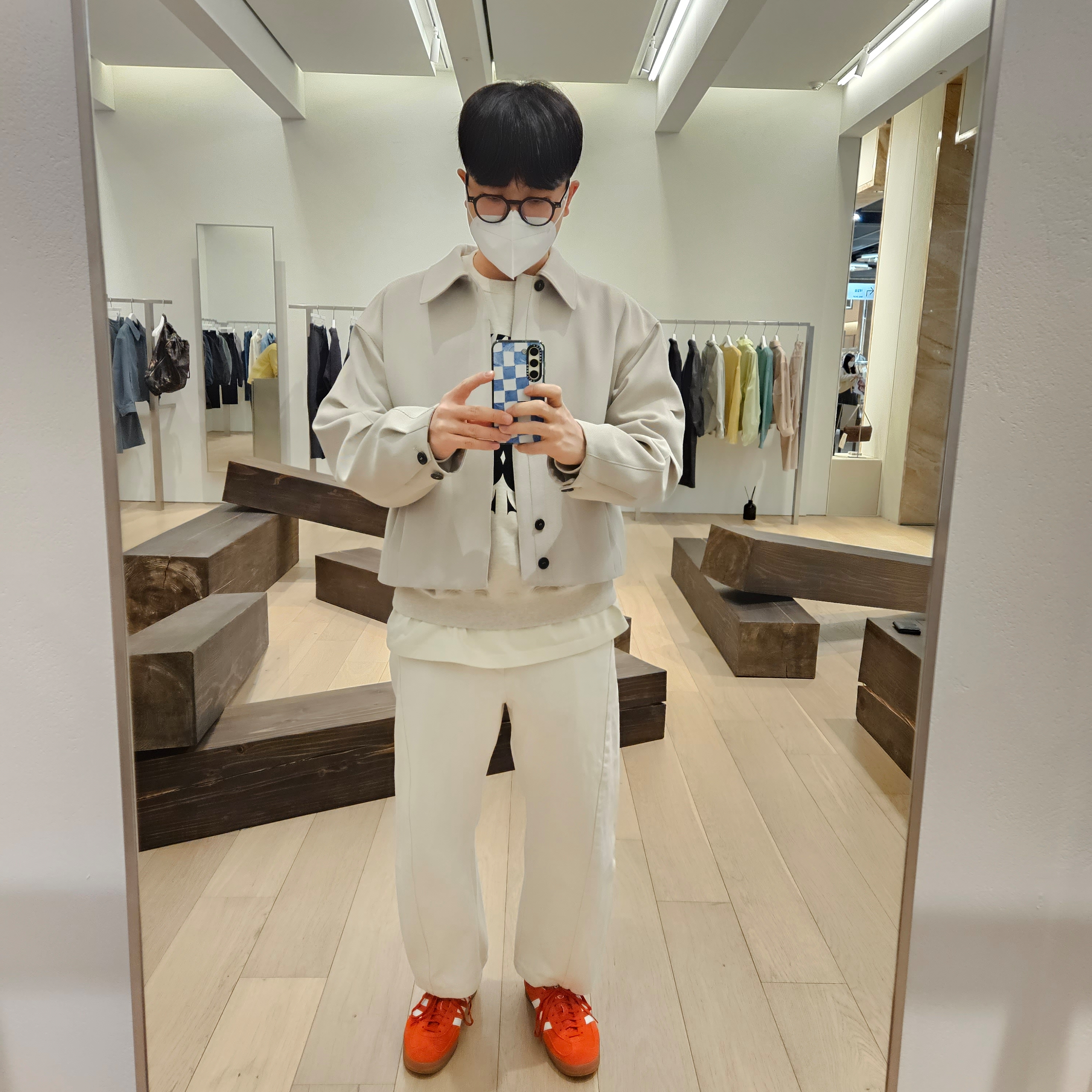 (W) Adidas Gazelle Indoor Bold Orange Cloud White 착용 스타일