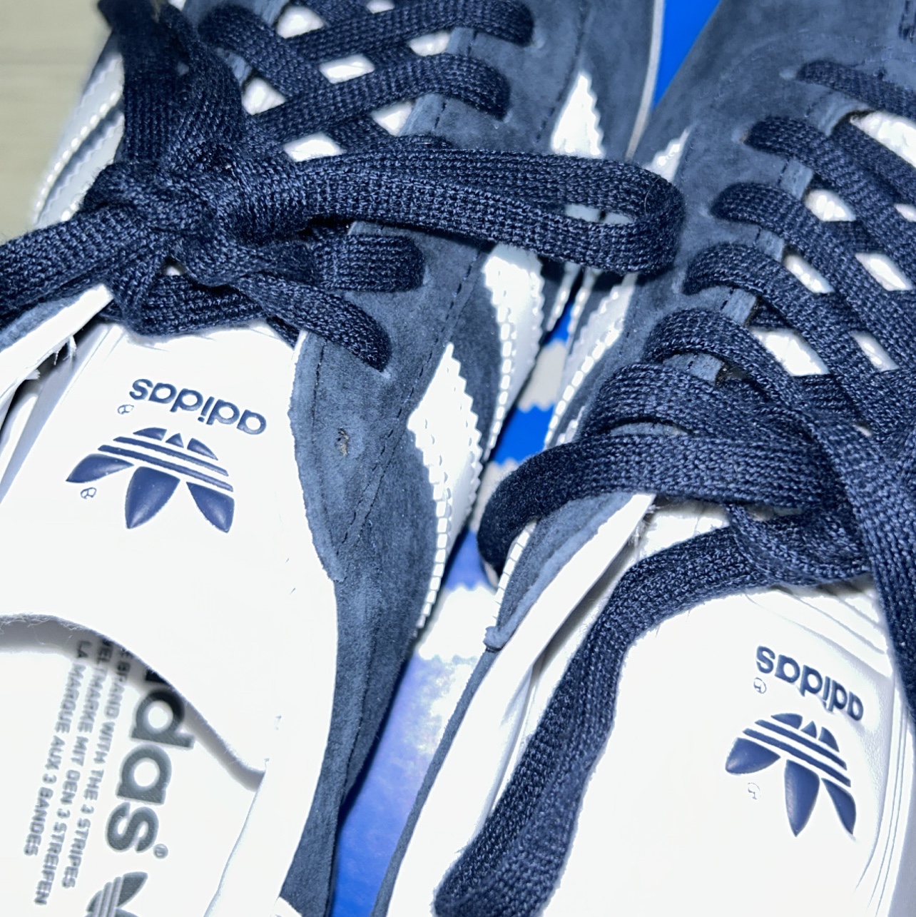 Adidas Gazelle Collegiate Navy 착용 스타일
