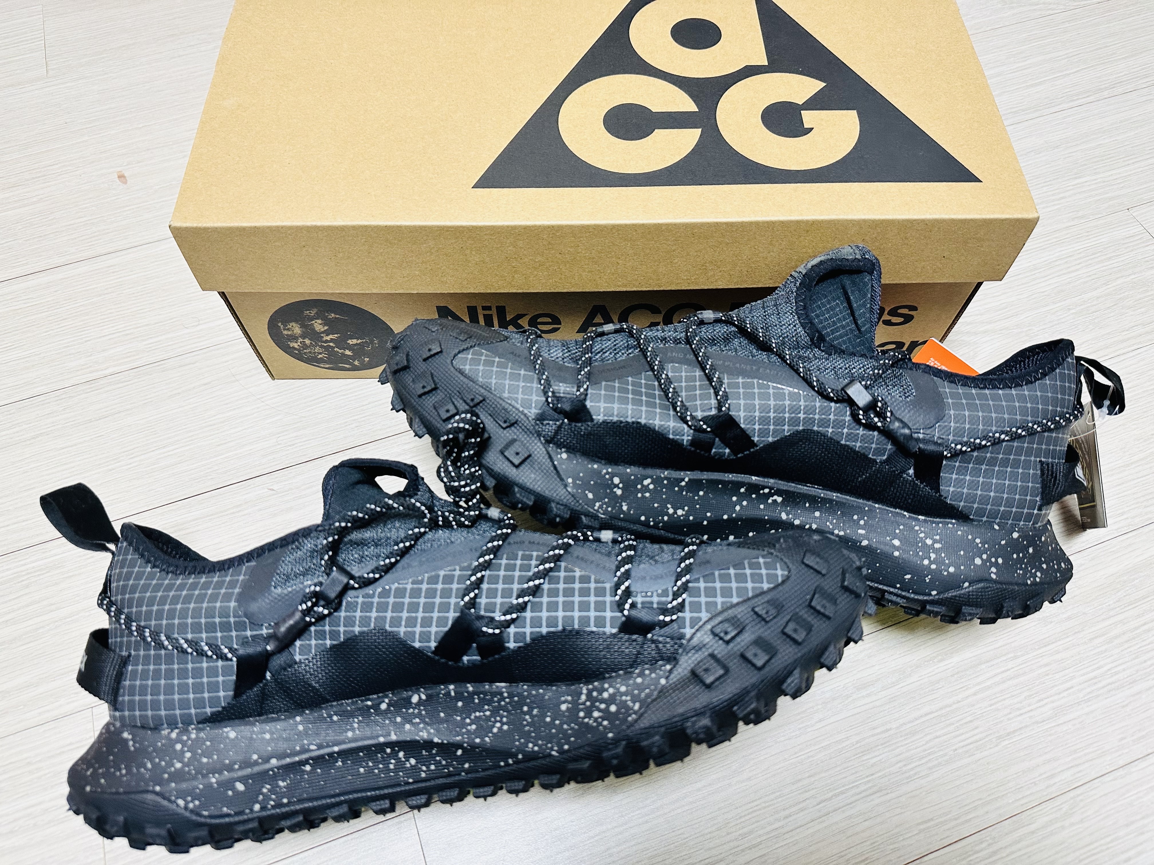 Nike ACG Mountain Fly Low Gore-Tex SE Dark Smoke Grey 착용 스타일 - 2