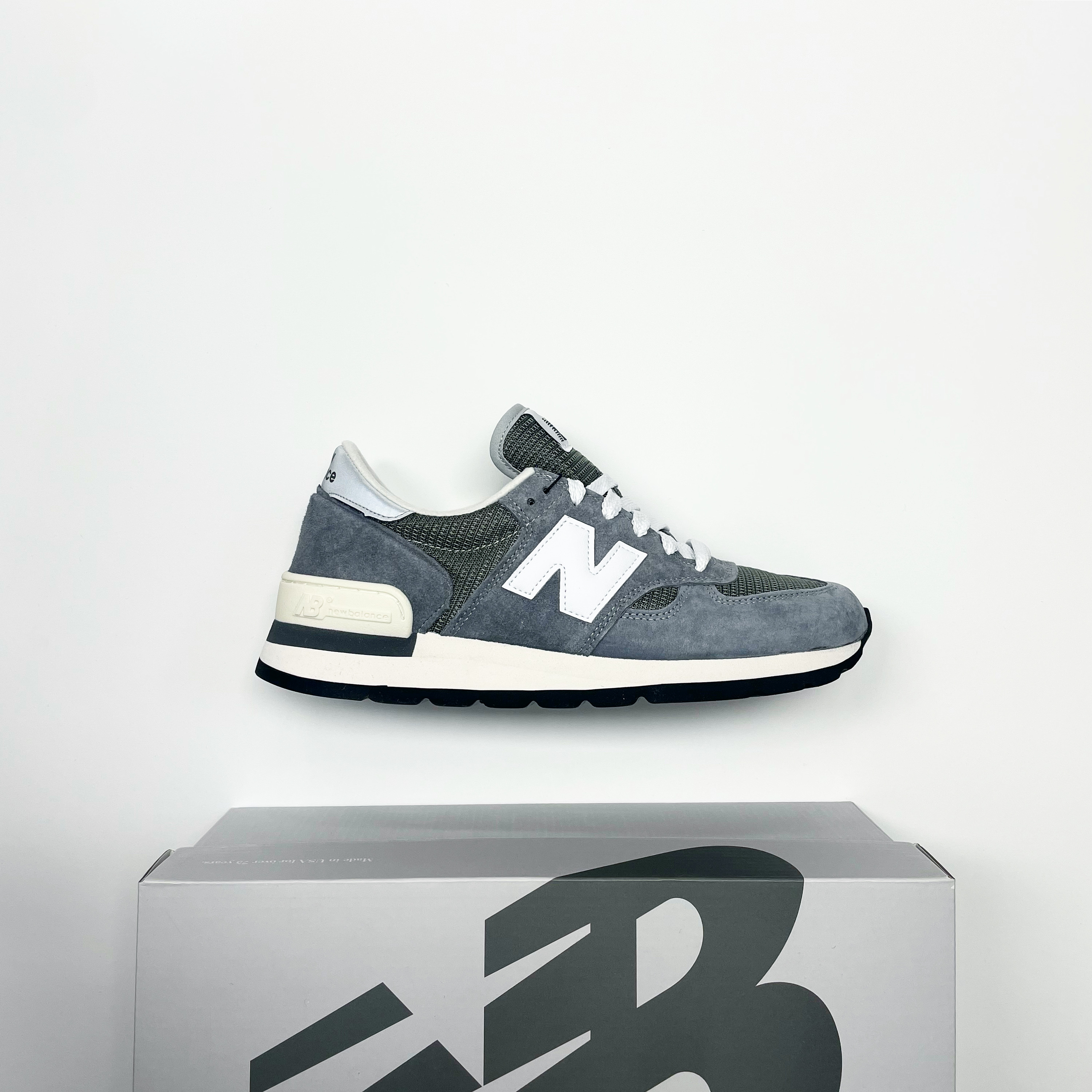 New Balance 990v1 Made in USA Grey White 착용 스타일