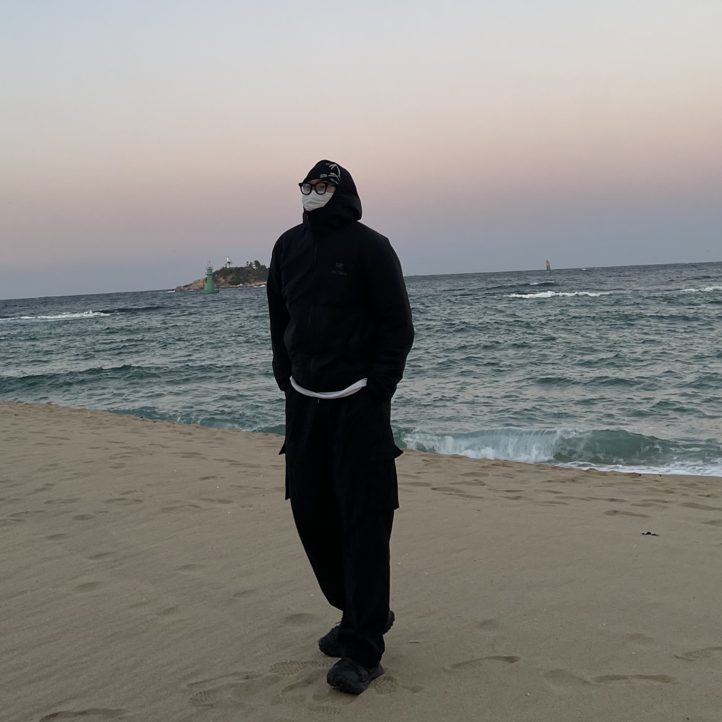 Arc'teryx Bird Head Toque Orca, Arc'teryx Atom LT Hoody Black 착용 스타일