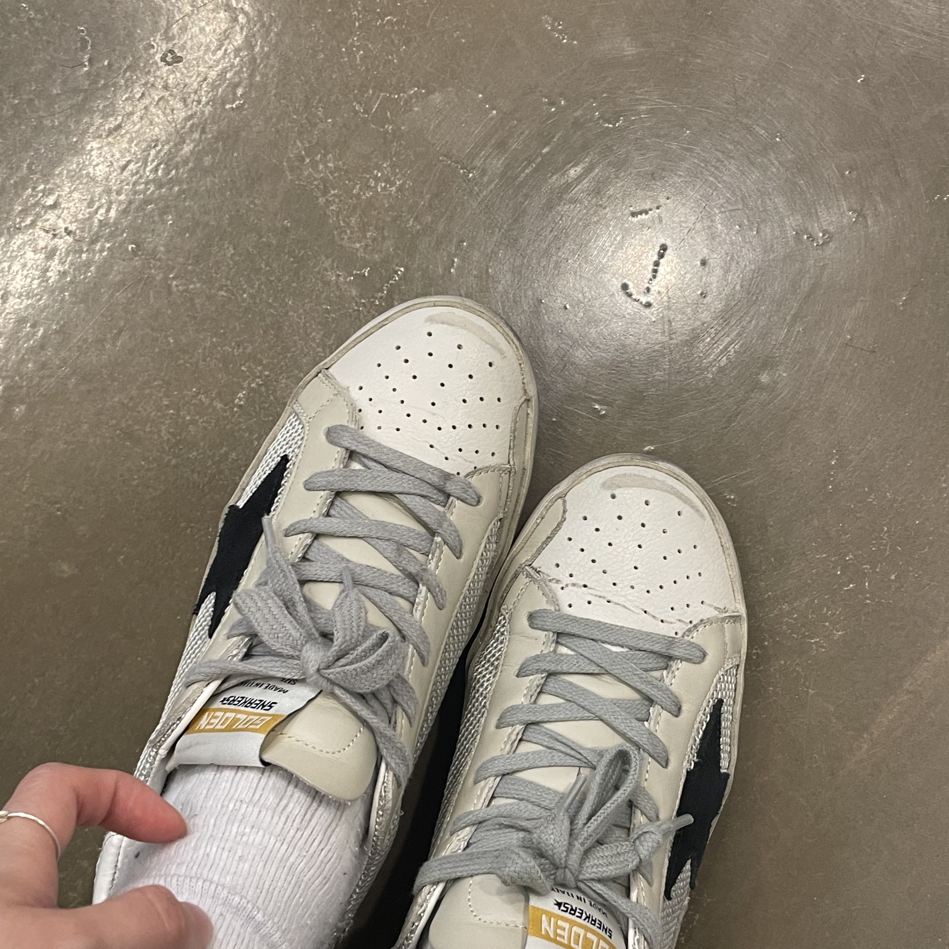(W) Golden Goose Superstar Grey Black White Tab Sneakers 착용 스타일
