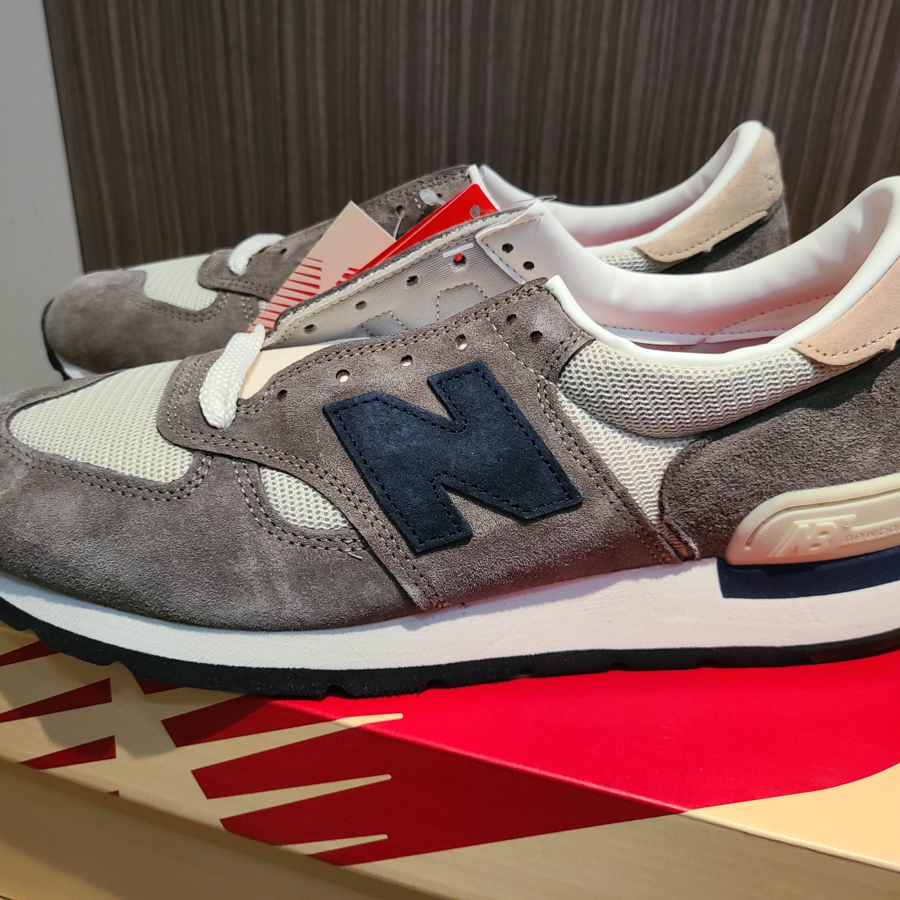 New Balance 990v1 Made in USA Olive 착용 스타일 - 2