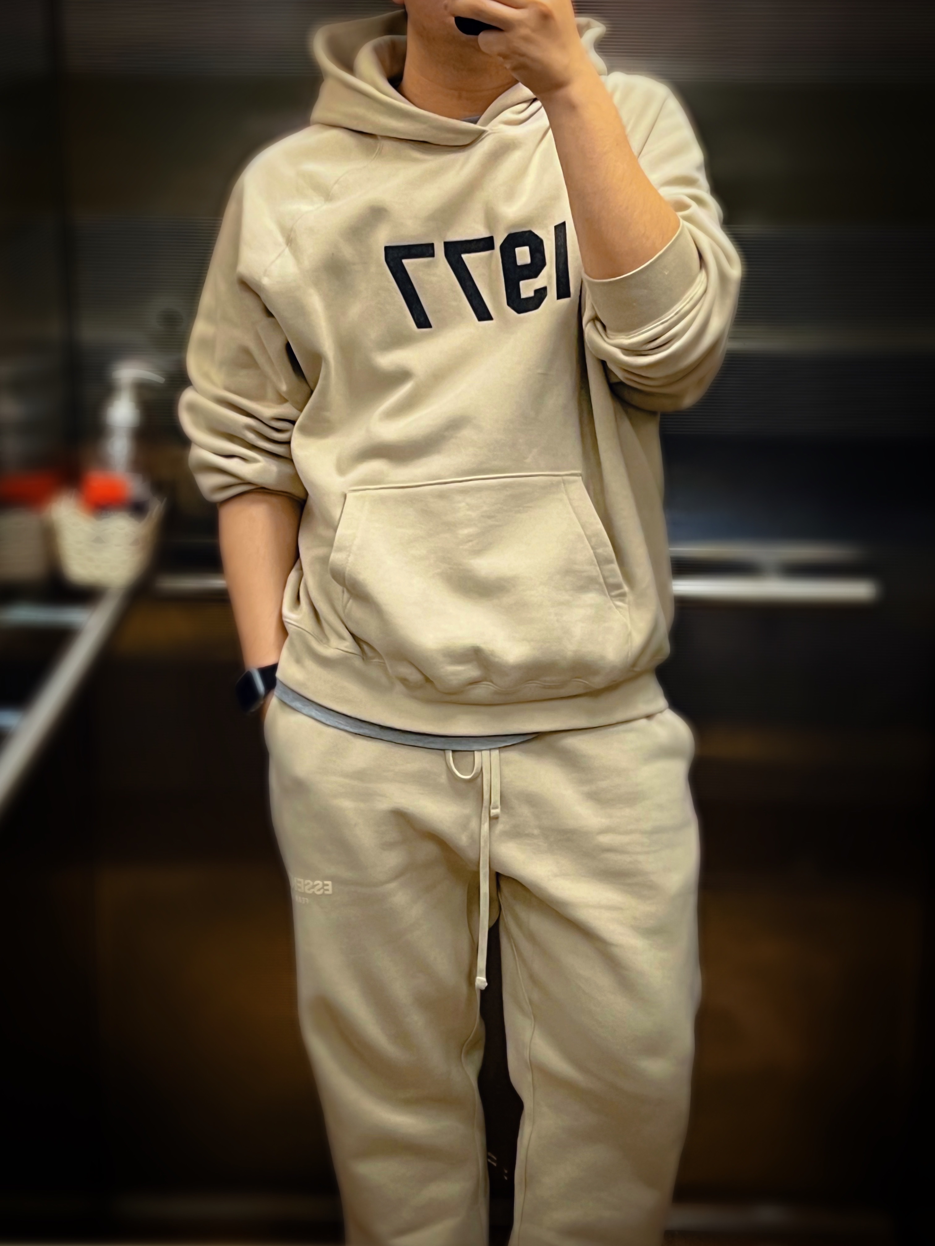 Essentials 1977 Hoodie Wheat - 22SS, Essentials Relaxed Sweatpants Wheat - 22SS 착용 스타일 - 2