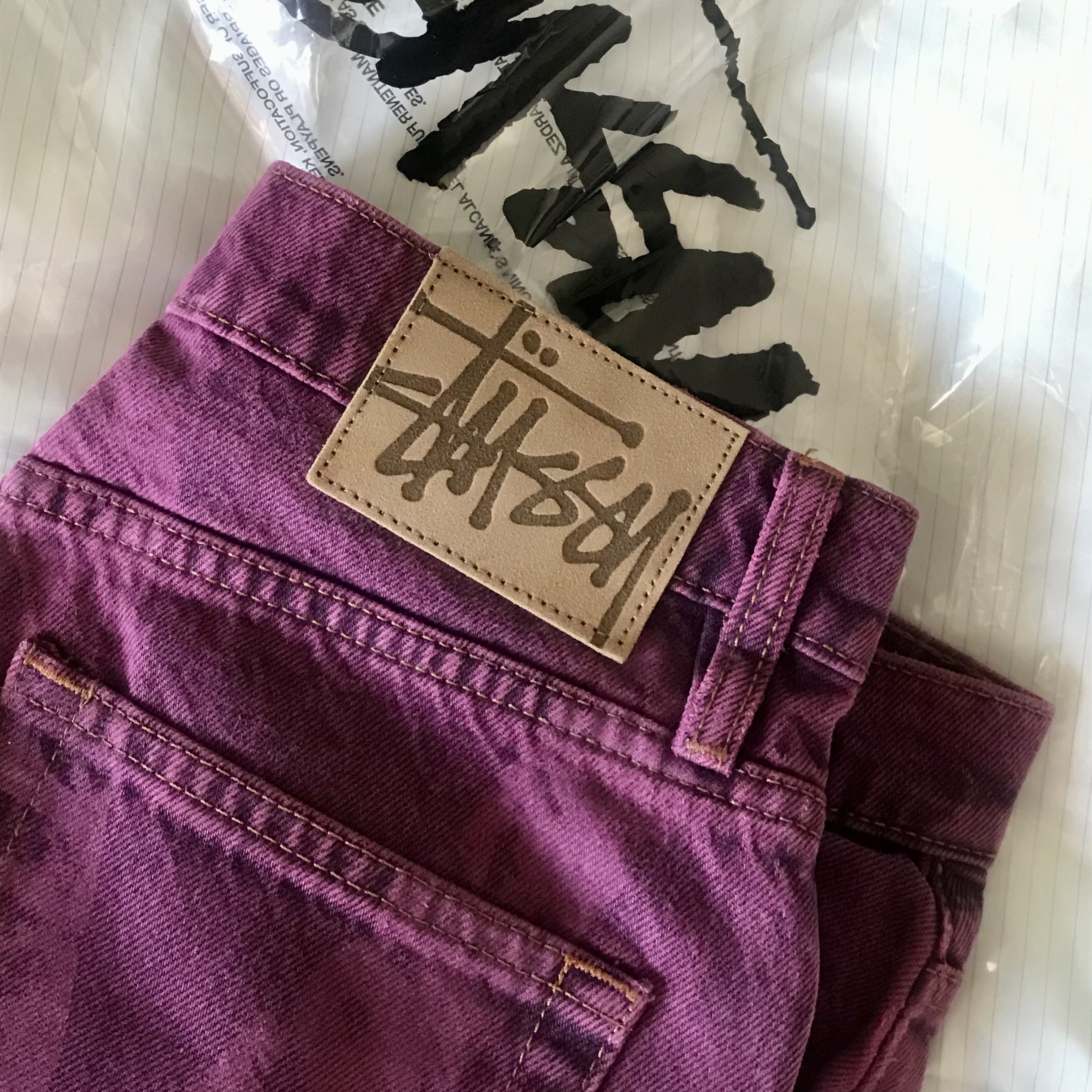 Stussy Worldwide Big OL' Jeans Fuchsia 착용 스타일 - 1