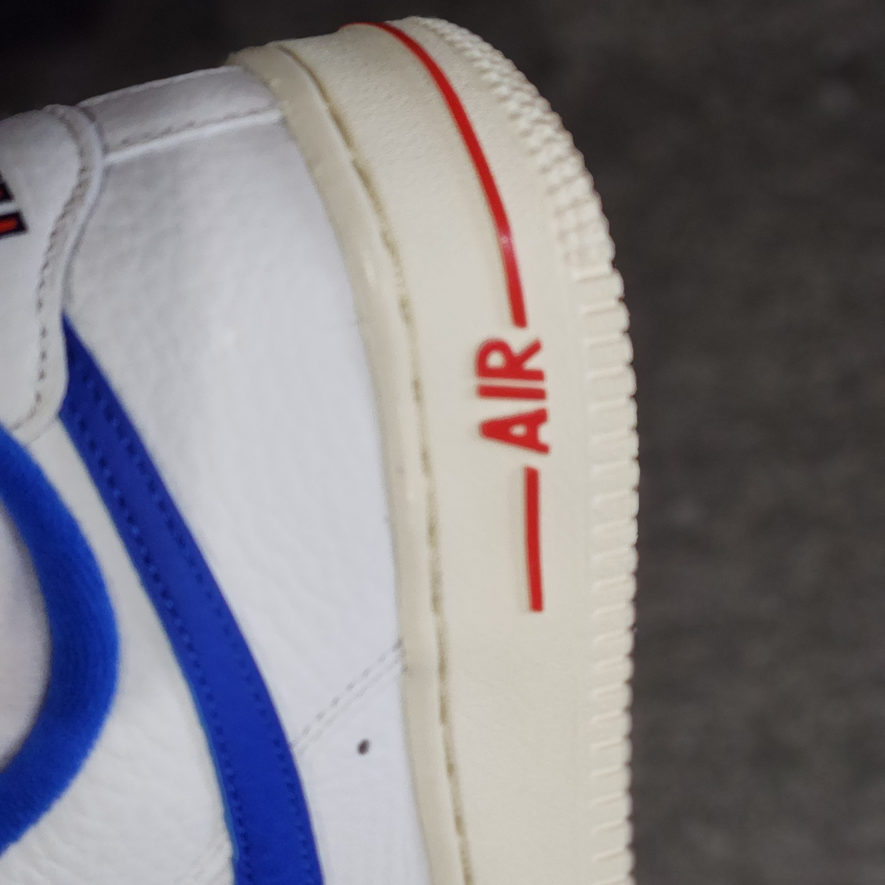(W) Nike Air Force 1 '07 LX University Blue and Summit White 착용 스타일 - 2