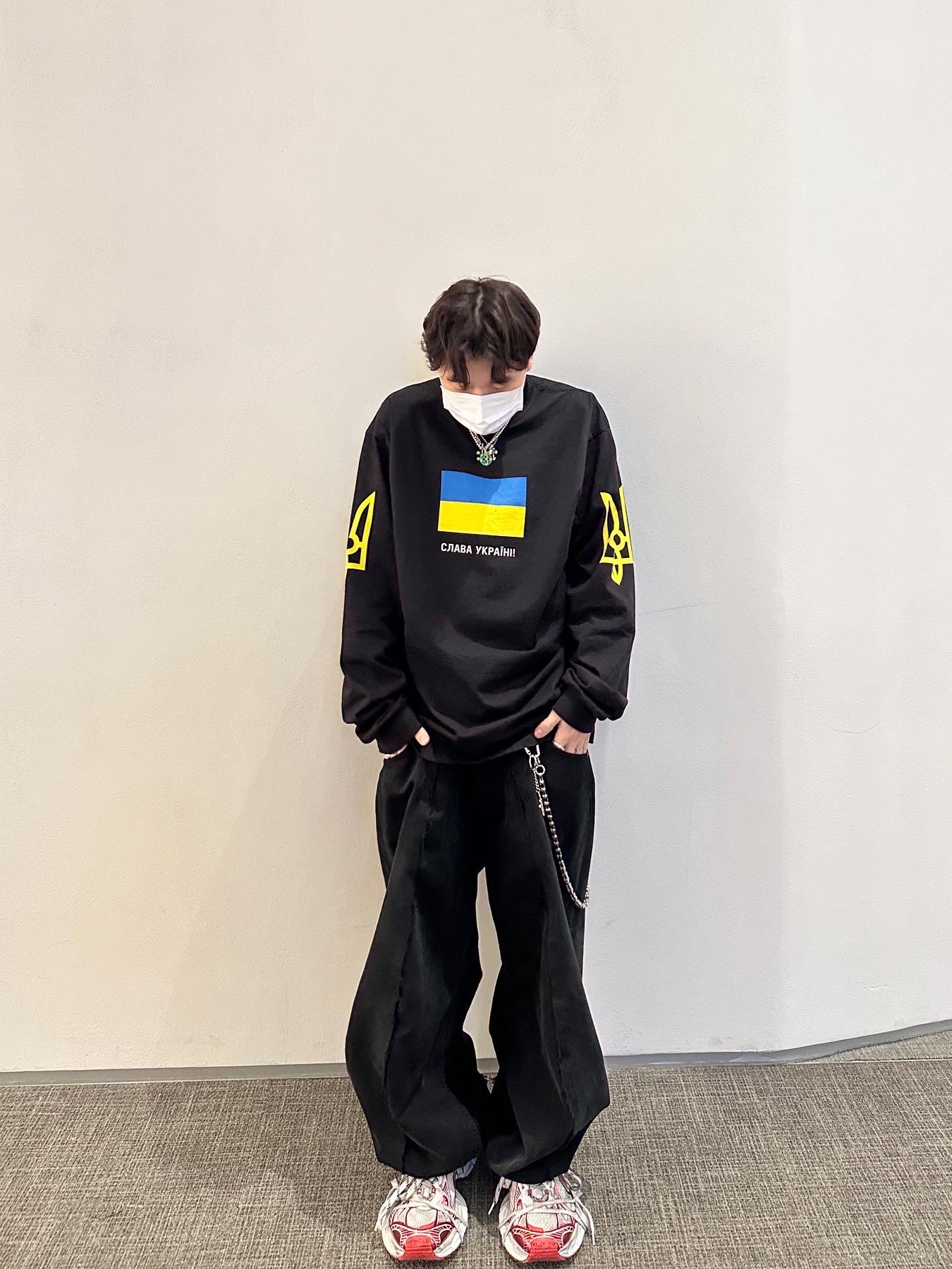 Balenciaga 3XL Sneakers White Red 착용 스타일 - 4