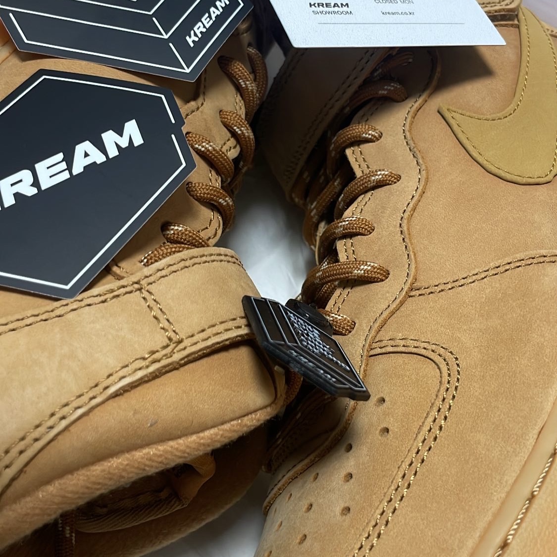 Nike Air Force 1 Mid '07 WB Flax 착용 스타일