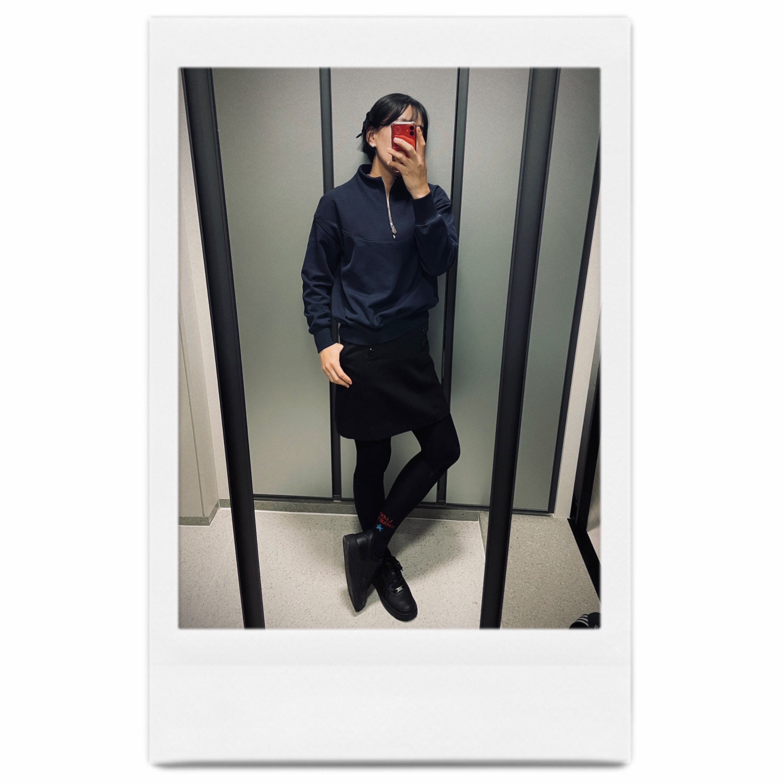 (W) Nike Air Force 1 '07 Low Triple Black 착용 스타일 - 2
