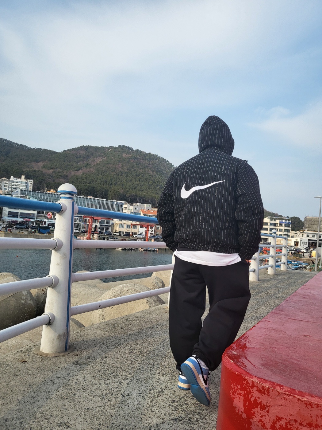 Nike x Stussy NRG Striped Wool Jacket Black (DR4023-010), Nike x Stussy NRG Washed Fleece Pants Black (DO5296-010) 착용 스타일 - 1