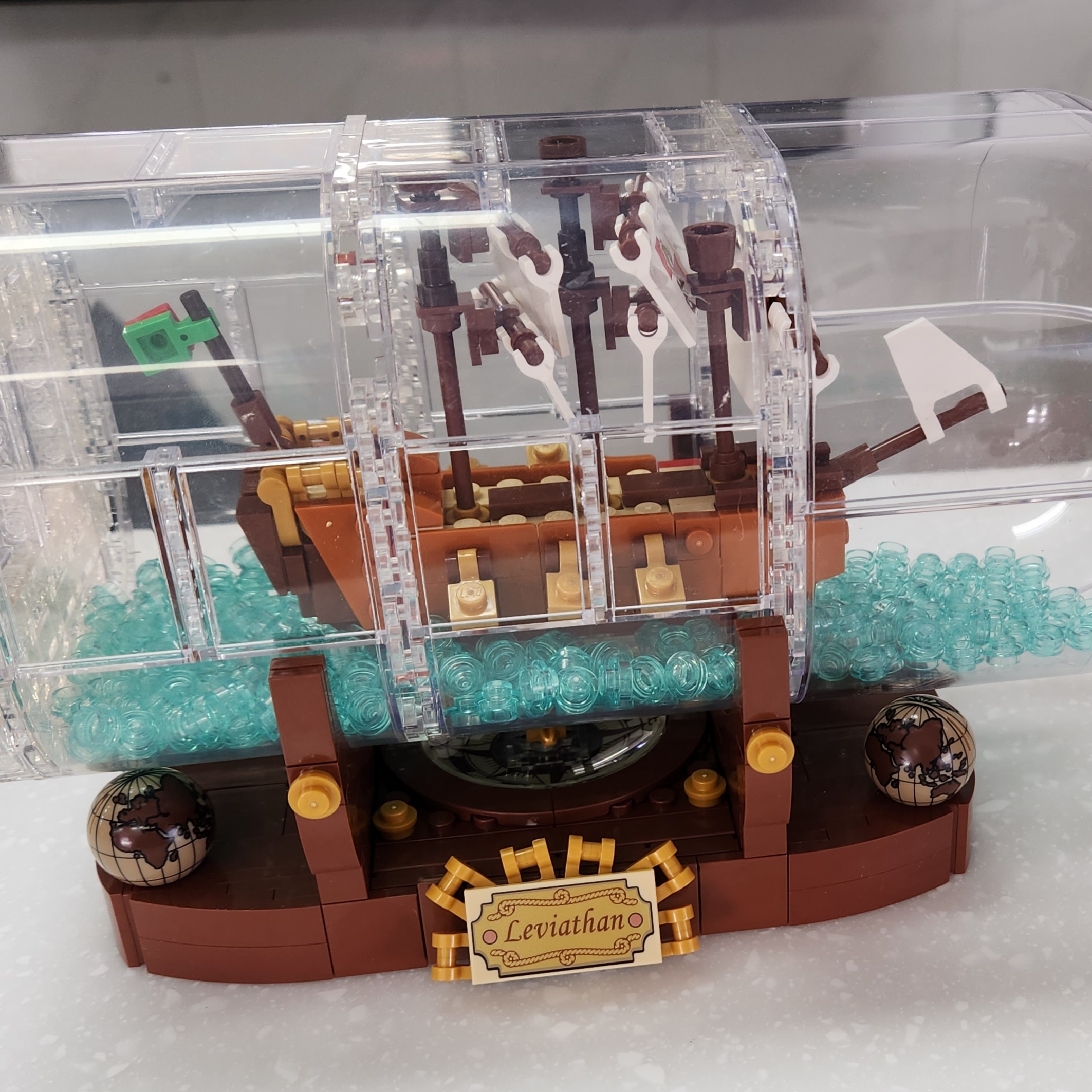 Lego Ship in a Bottle 착용 스타일
