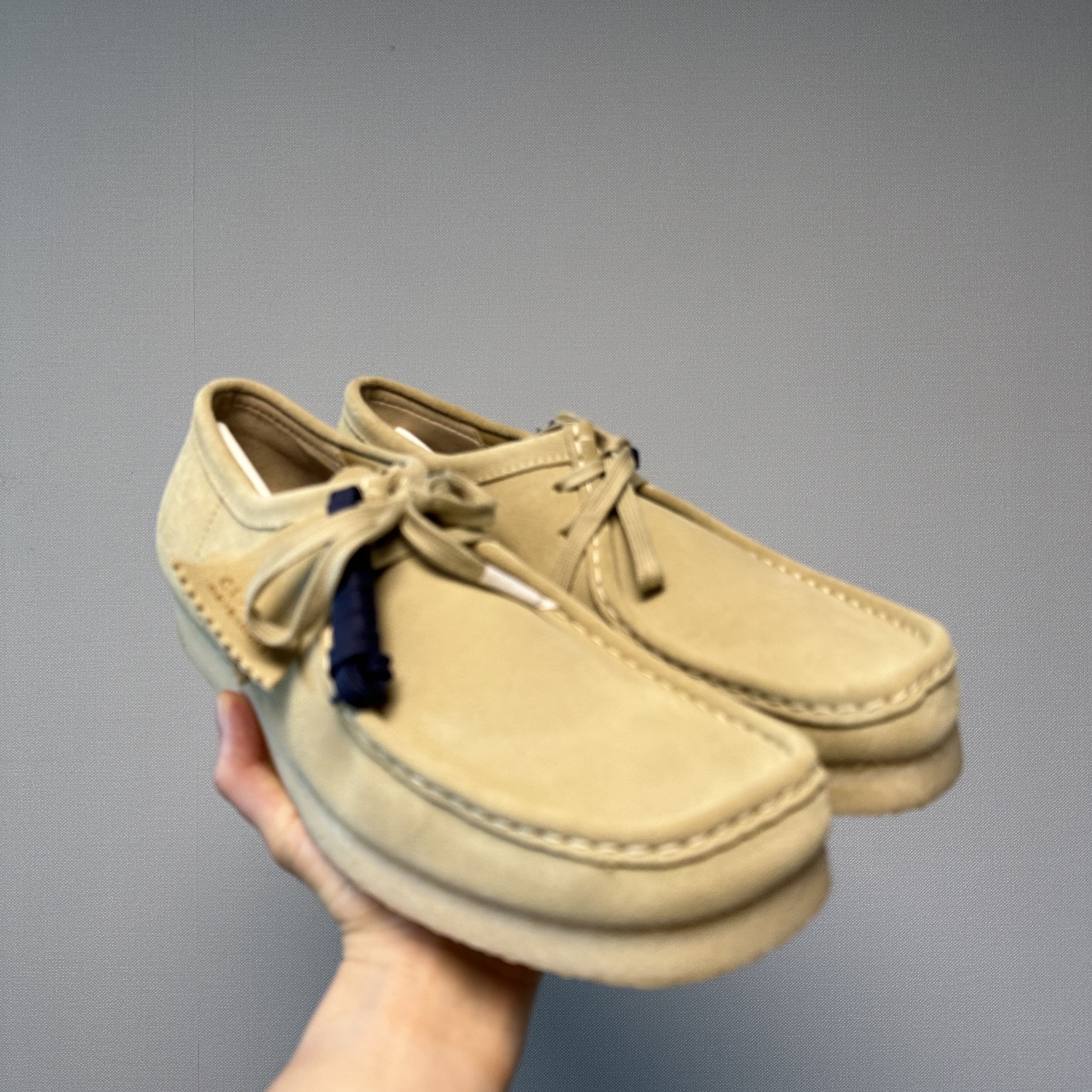 Clarks Wallabee Maple Suede 착용 스타일 - 2