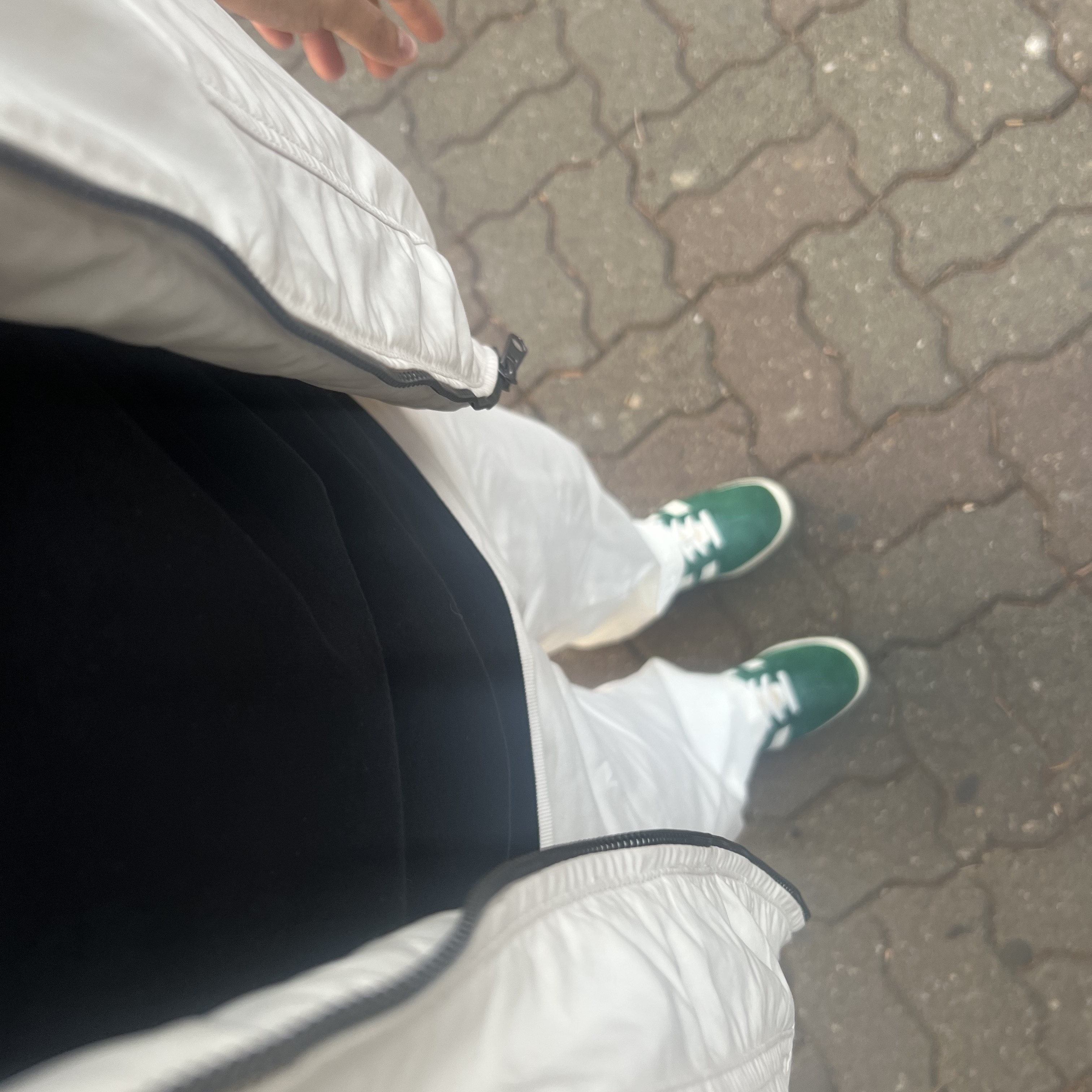 Adidas Gazelle Dark Green Cream White 착용 스타일