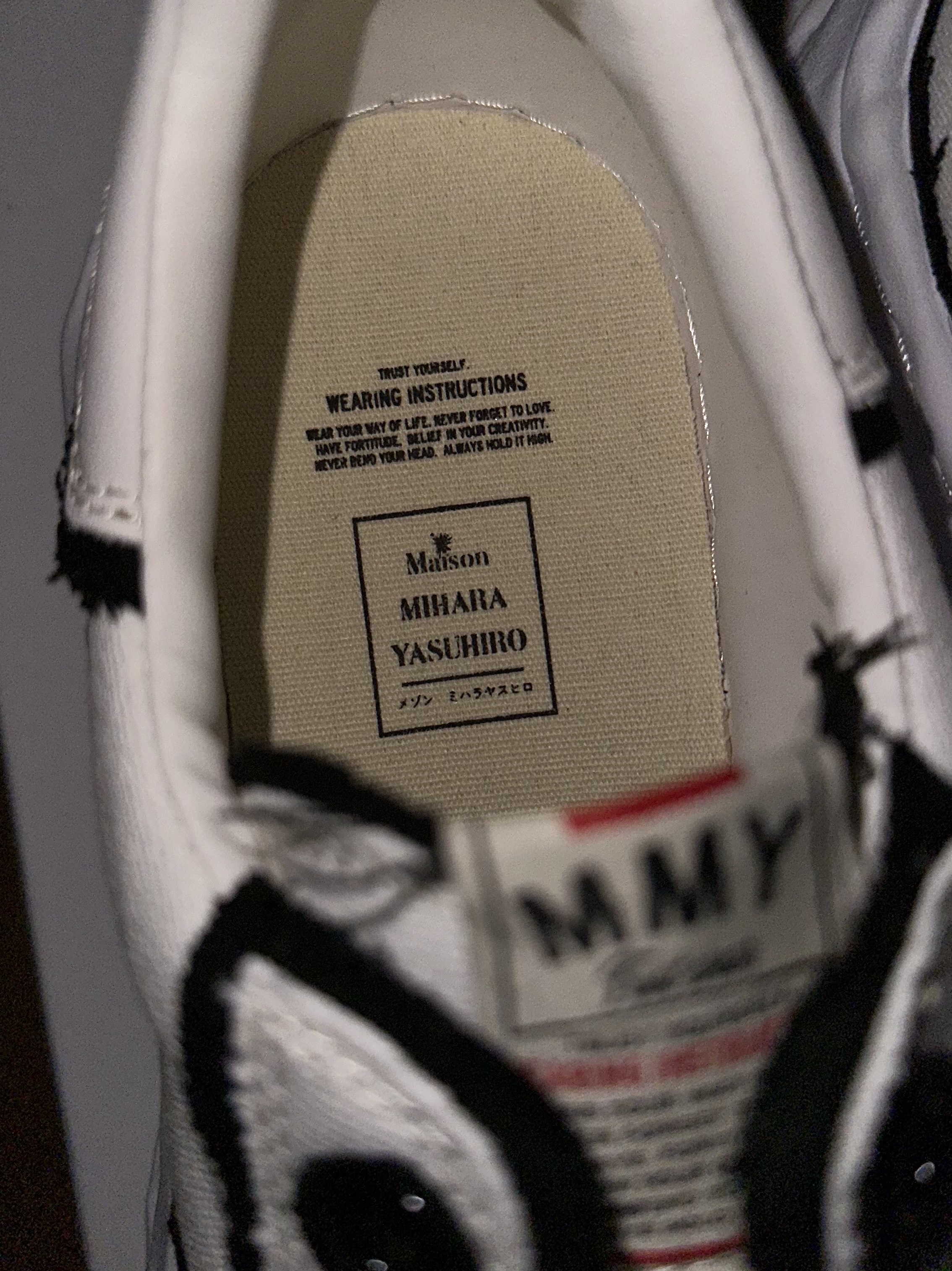 Maison Mihara Yasuhiro Blakey OG Sole OH Canvas Low-top Sneakers White 착용 스타일 - 4