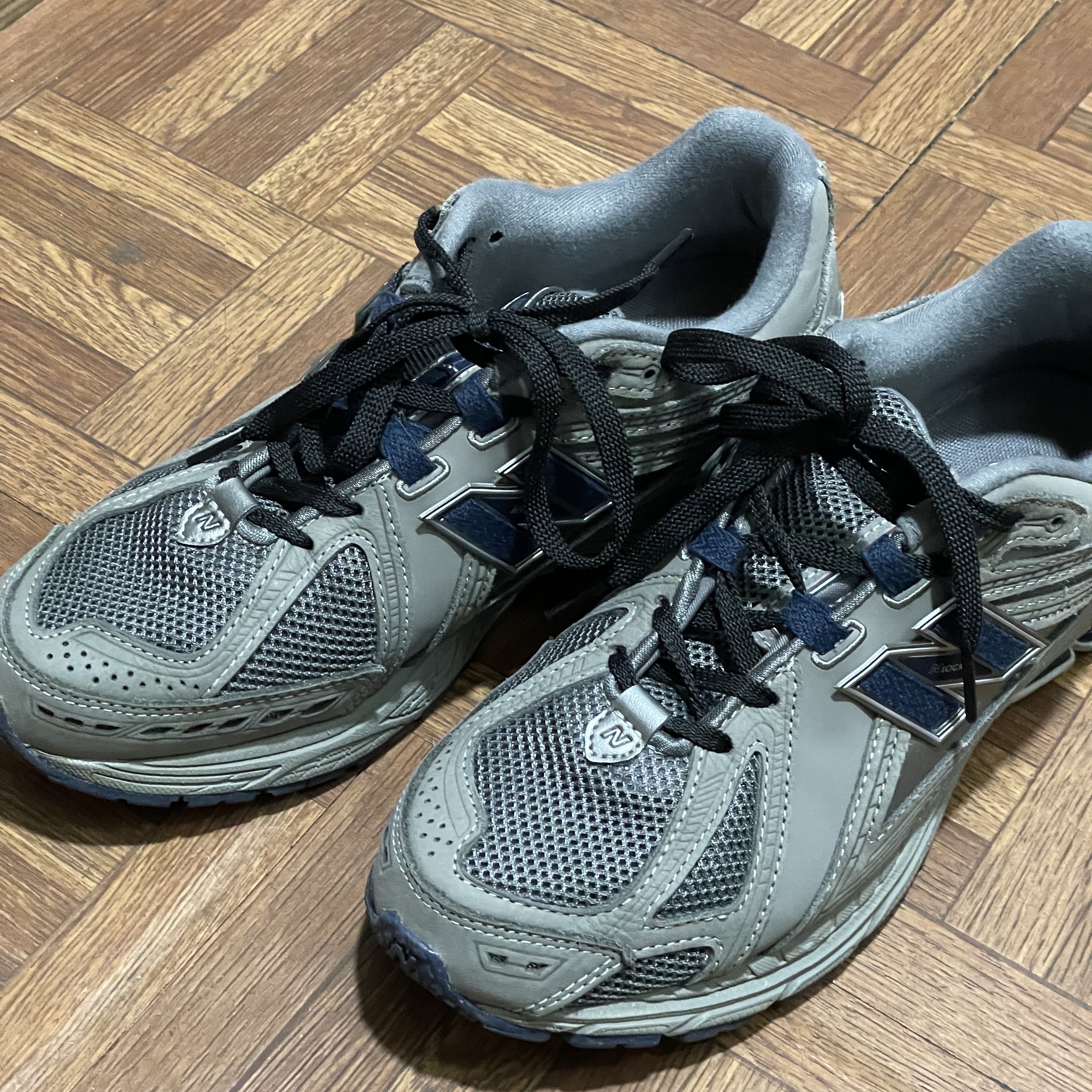 New Balance 1906R Charcoal Grey 착용 스타일 - 2