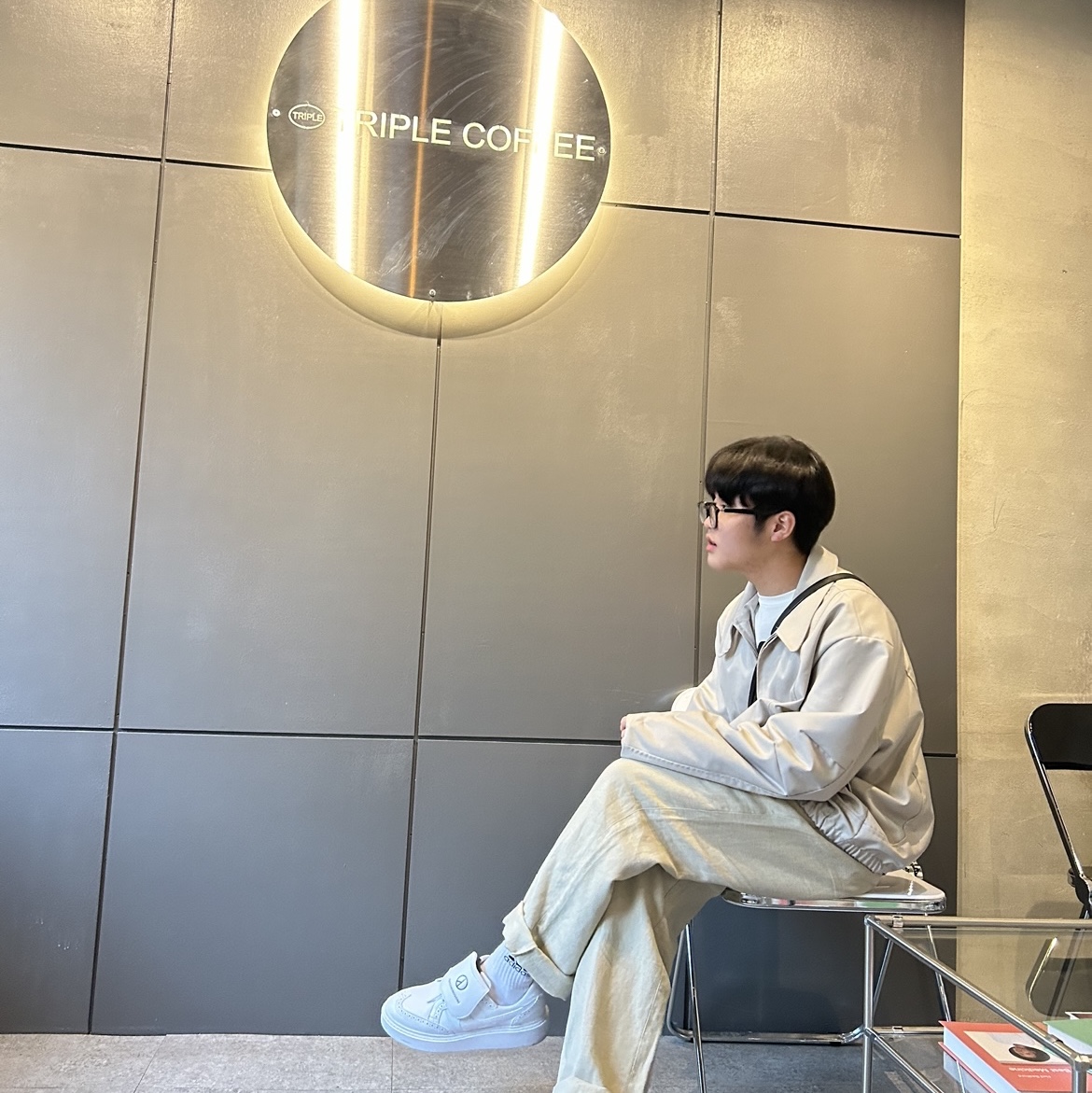 Nike x Peaceminusone Kwondo1 White, Zara x Ader Error Graphic Long Sleeve T-Shirt Scratch White 착용 스타일 - 1