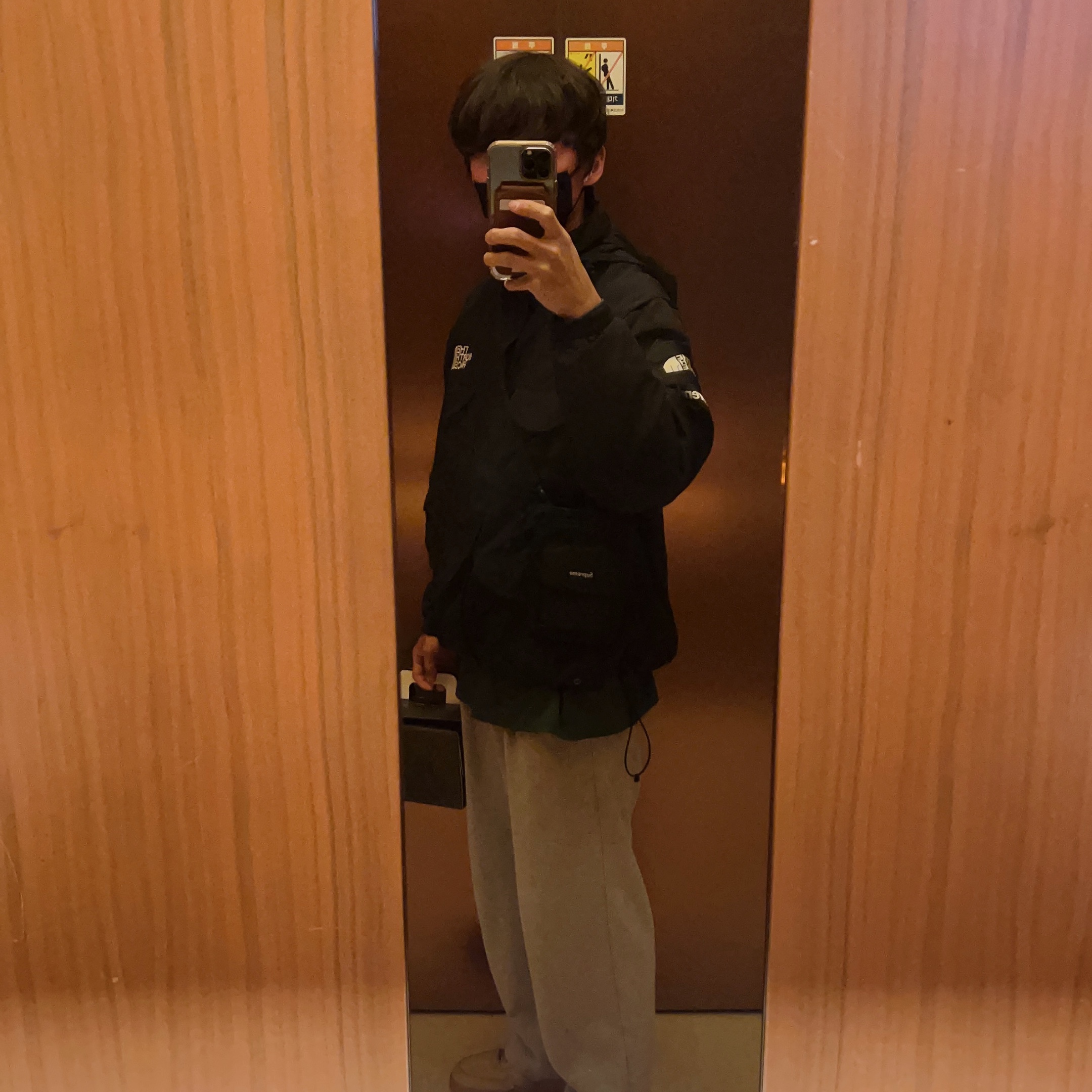 Supreme x The North Face Trekking Convertible Jacket Black - 22SS, Nike x Stussy Big Swoosh LS T-Shirt Green - US/EU 착용 스타일 - 1