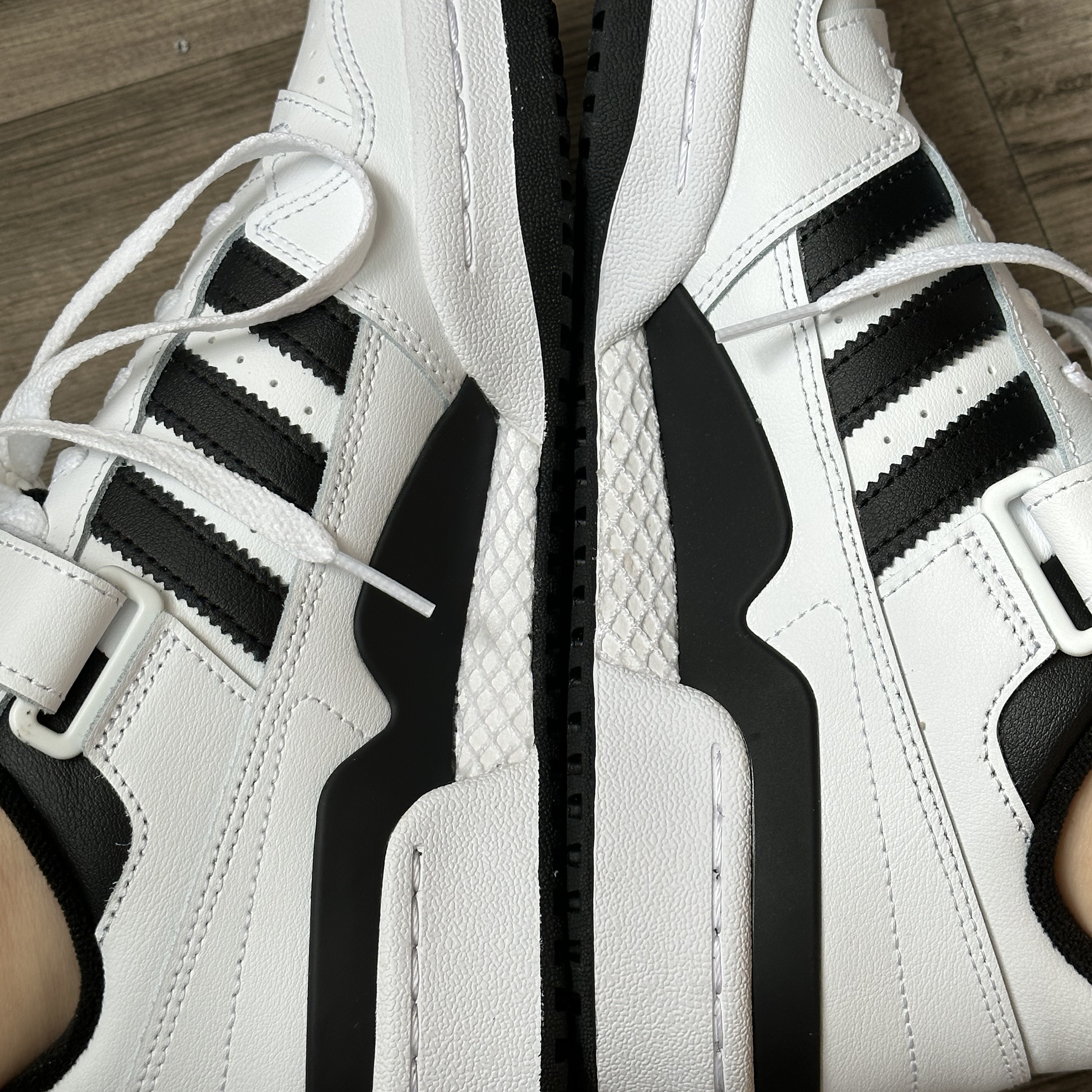 Adidas Forum Low White Black 착용 스타일