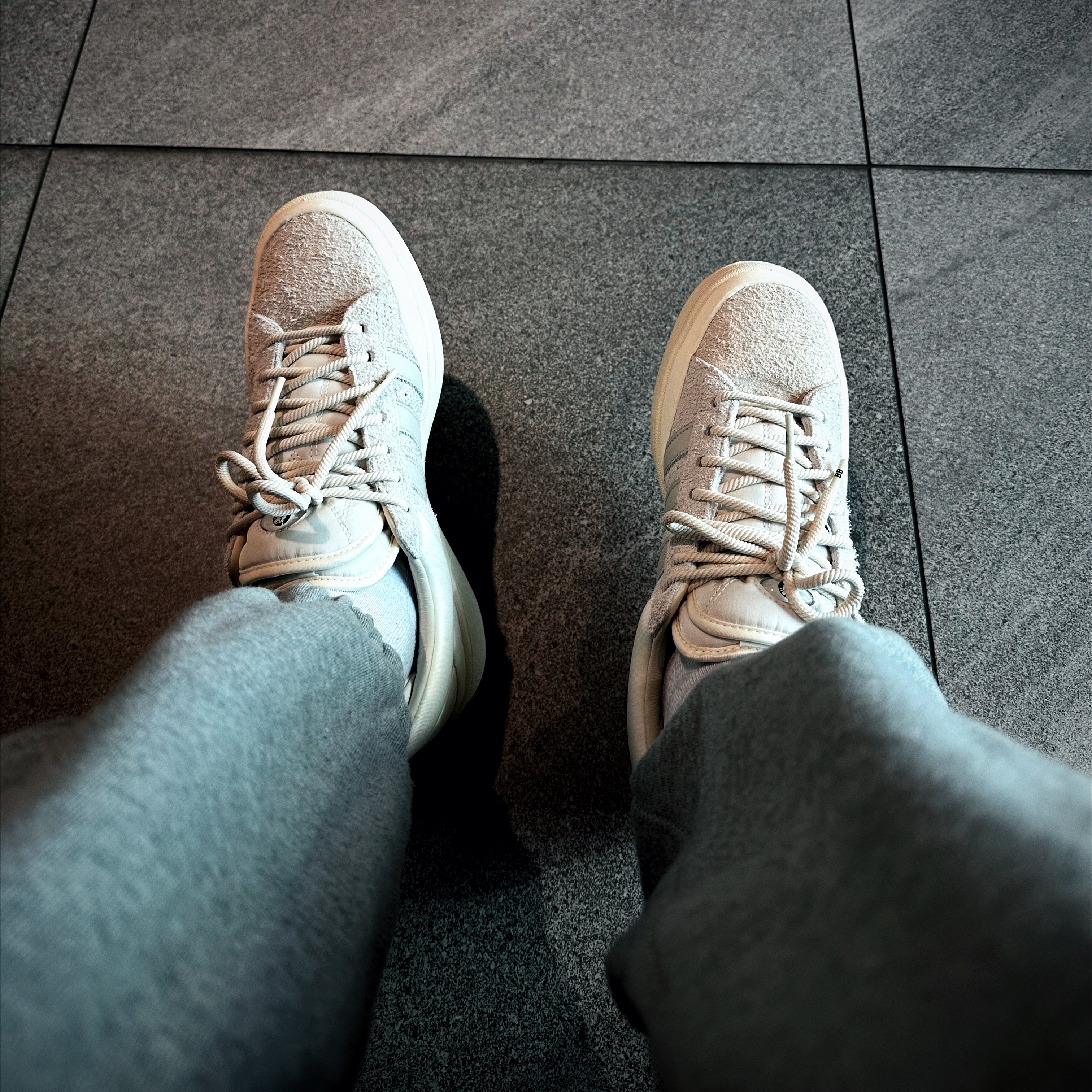 Adidas x Bad Bunny Campus Light Cloud White 착용 스타일 - 1