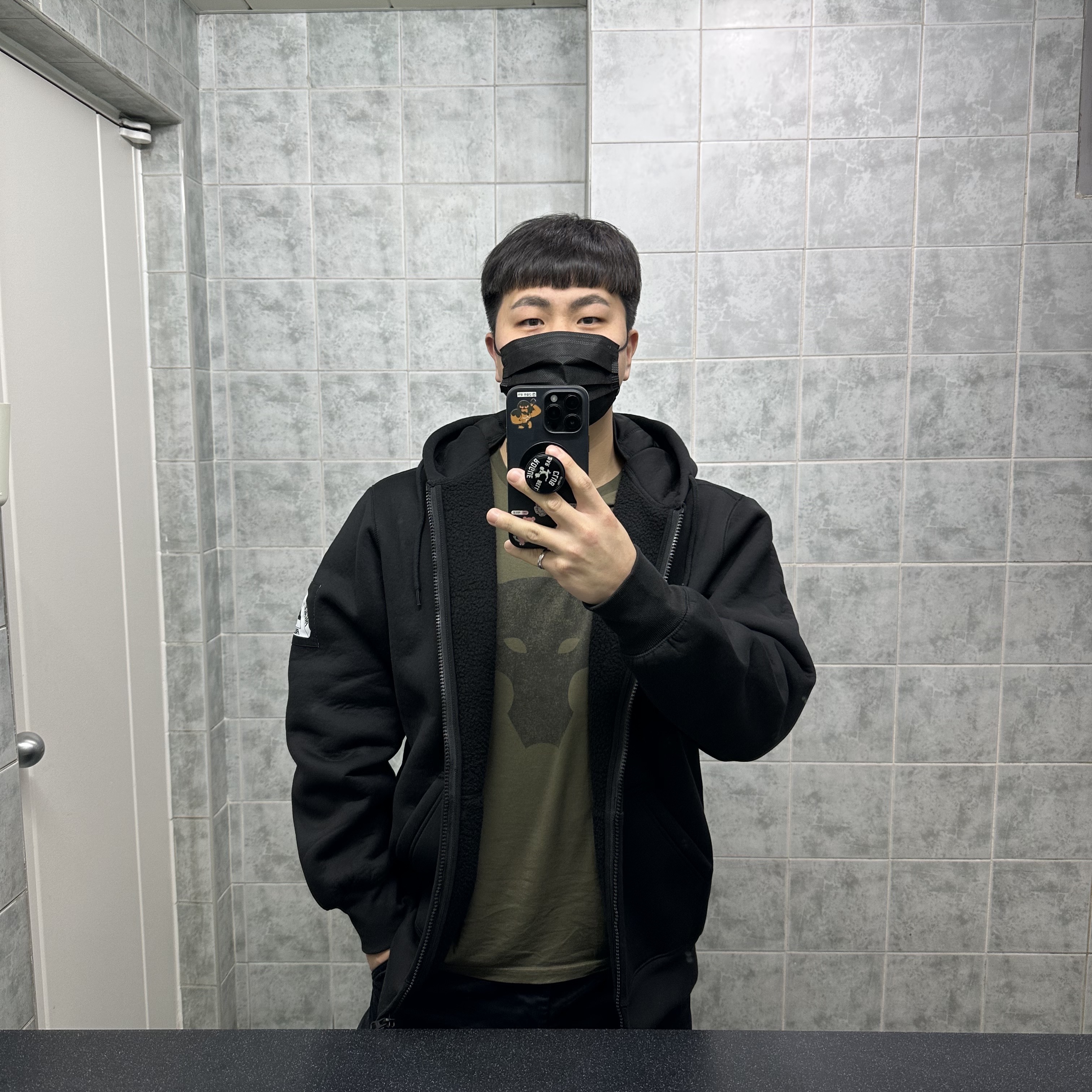 Palace Facemask Shearling Thermal Hood Black - 23SS 착용 스타일 - 1