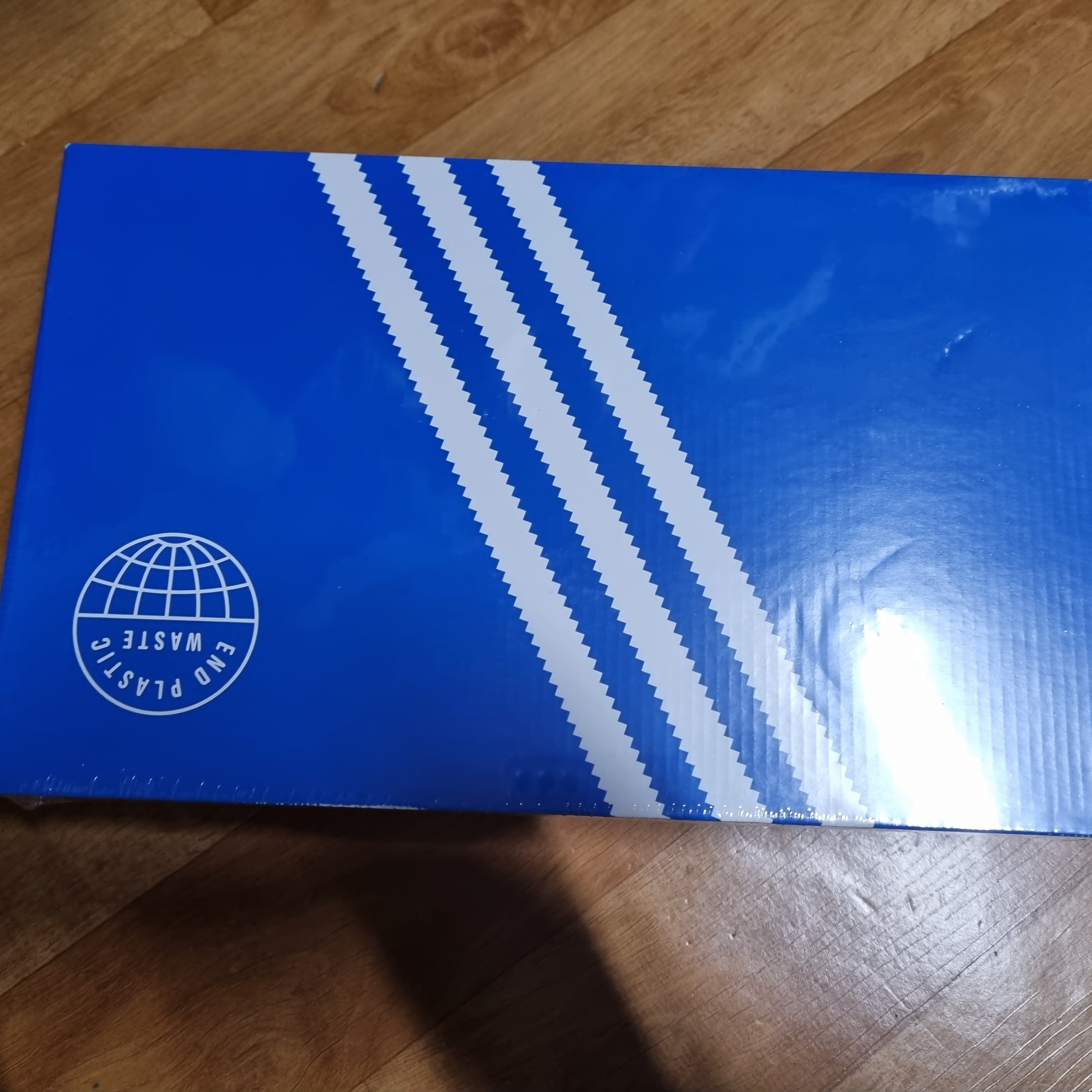 Adidas Superstar 82 Black White 착용 스타일 - 1