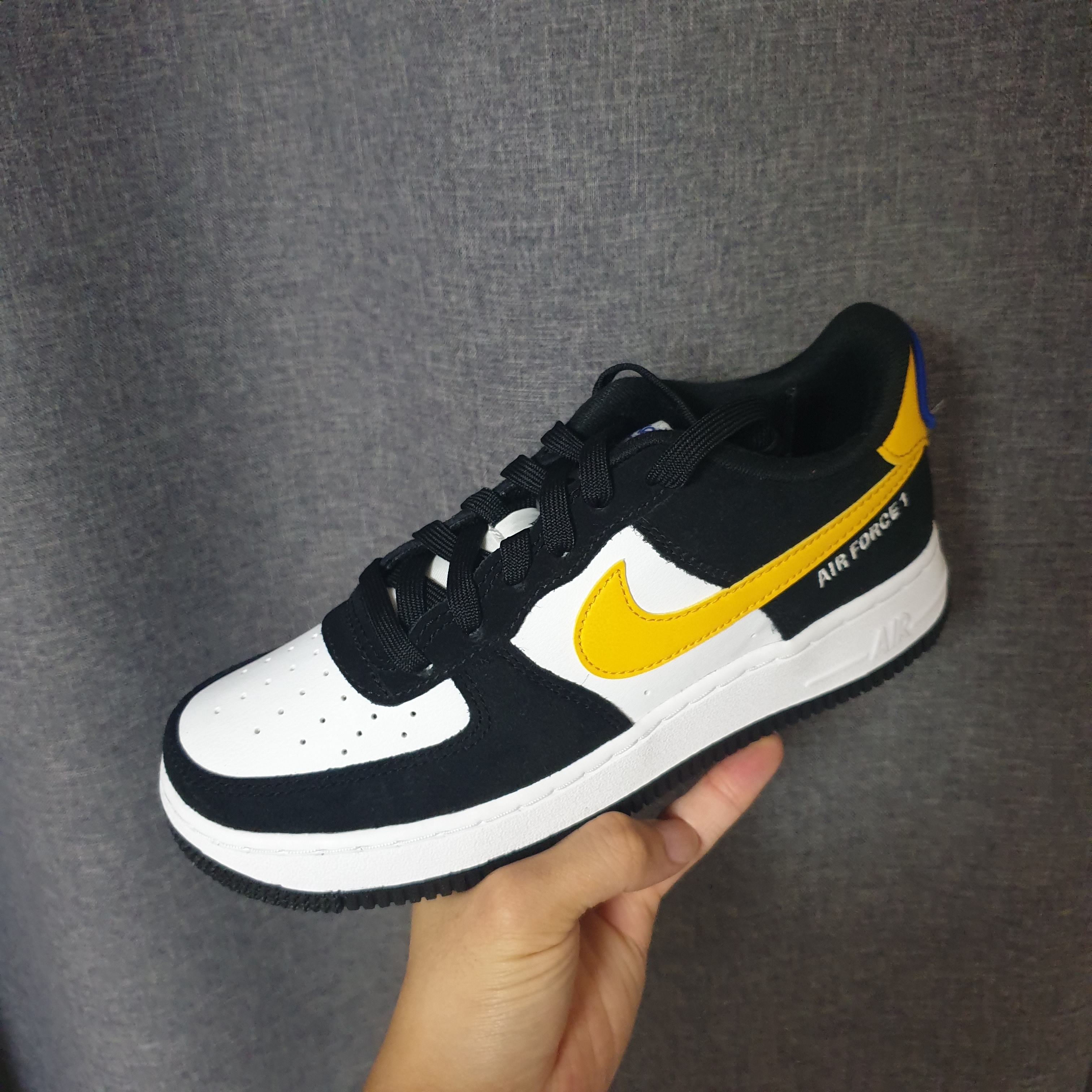 Nike Air Force 1 '07 WB Flax, (W) Jordan Hex Mule SP Black 착용 스타일 - 4