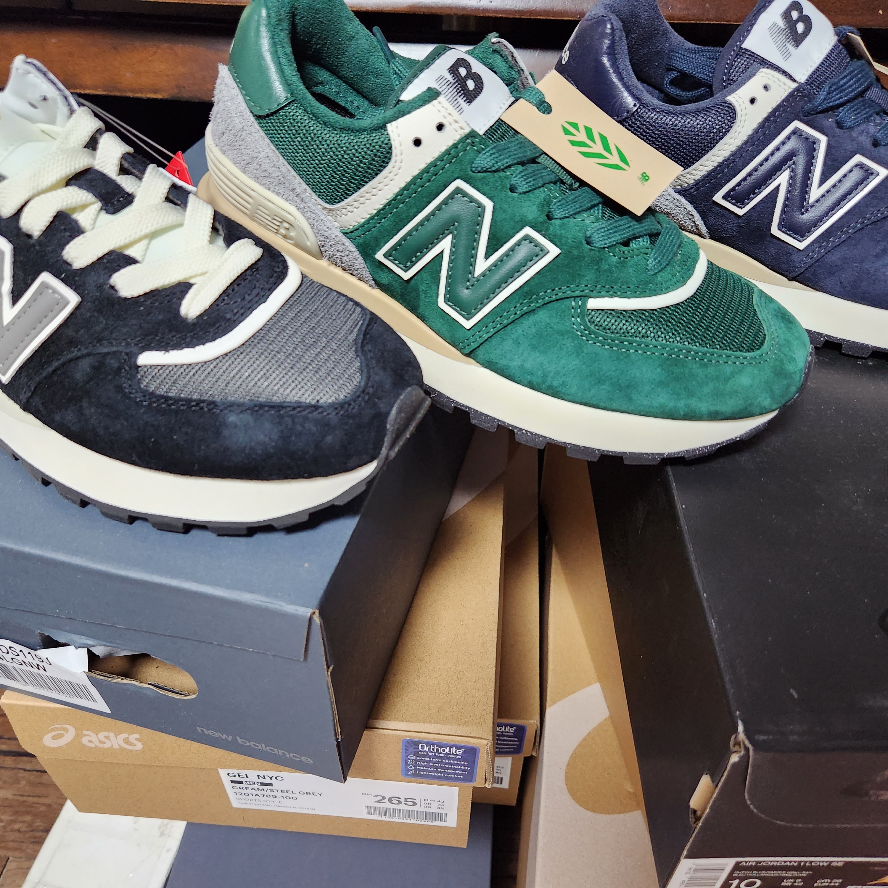 New Balance 574 Legacy Green, New Balance 574 Legacy Blue Navy 착용 스타일 - 1