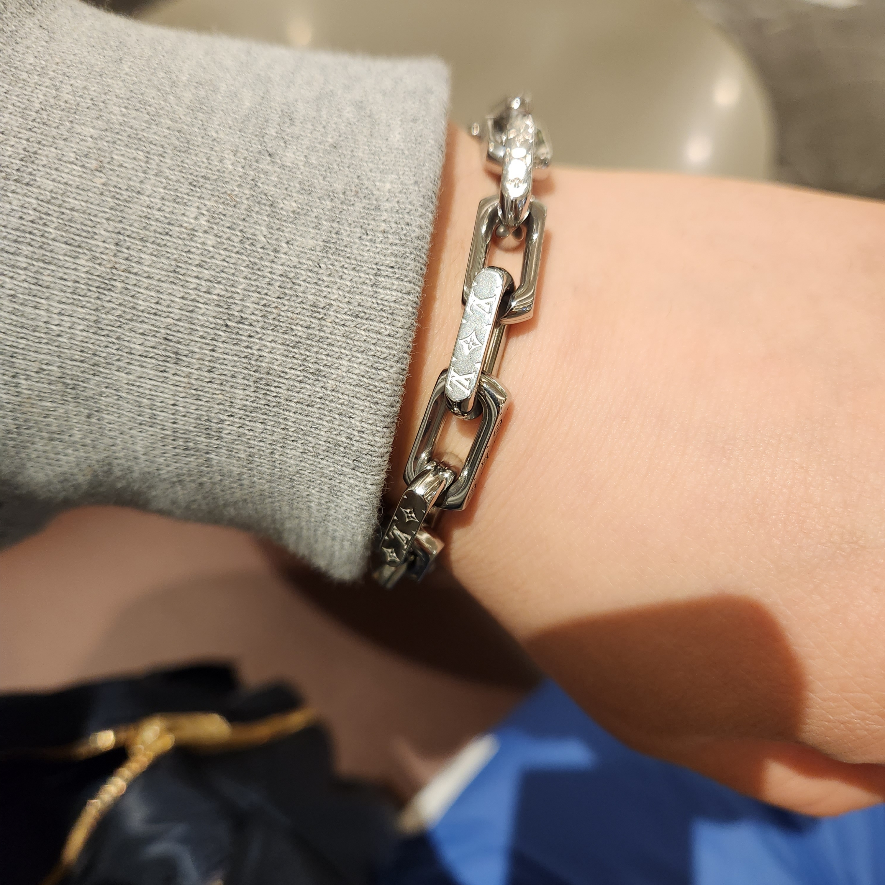 Louis Vuitton Monogram Chain Bracelet Silver, Porter Tanker Shoulder Bag L Iron Blue 착용 스타일
