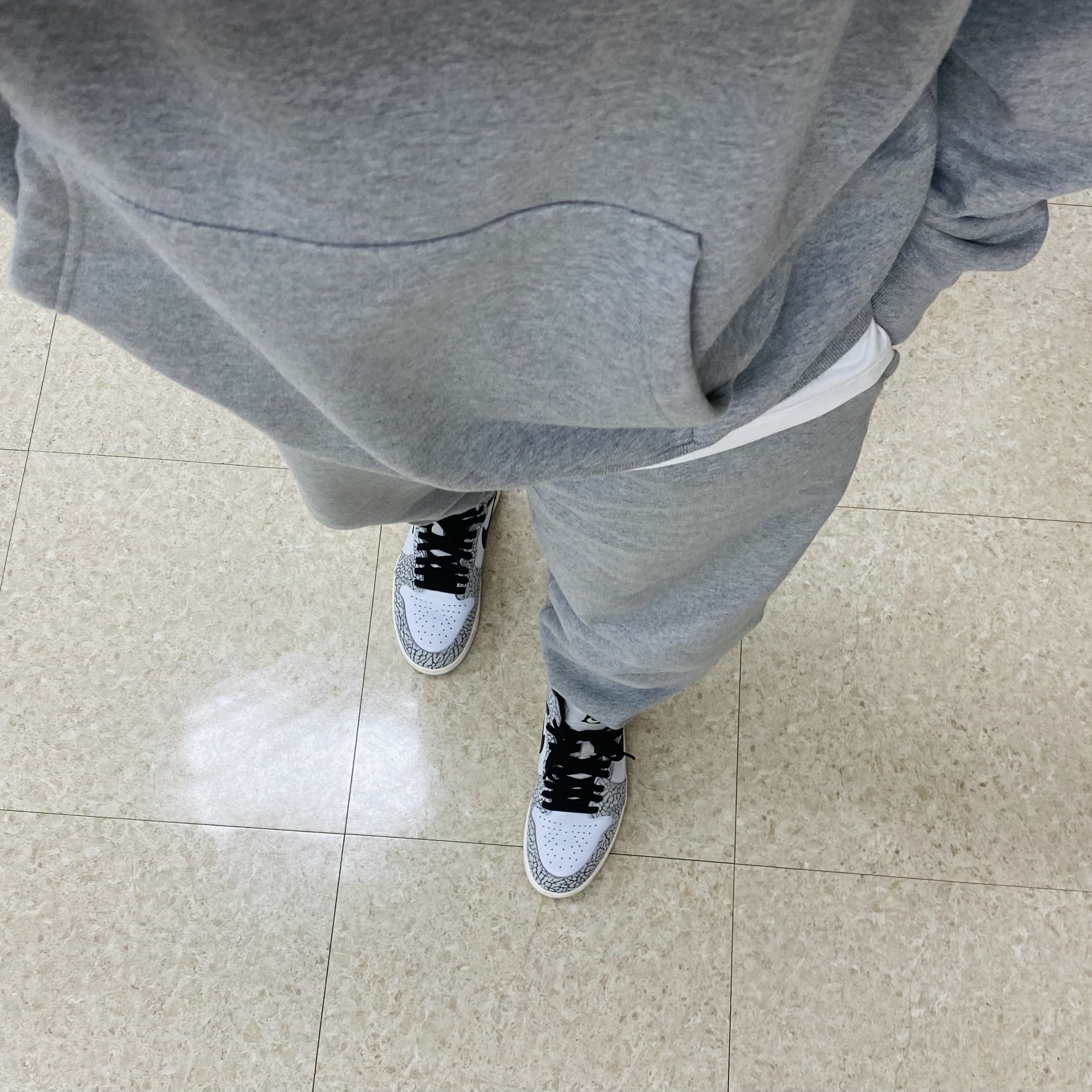 Jordan 1 Retro High OG White Cement 착용 스타일