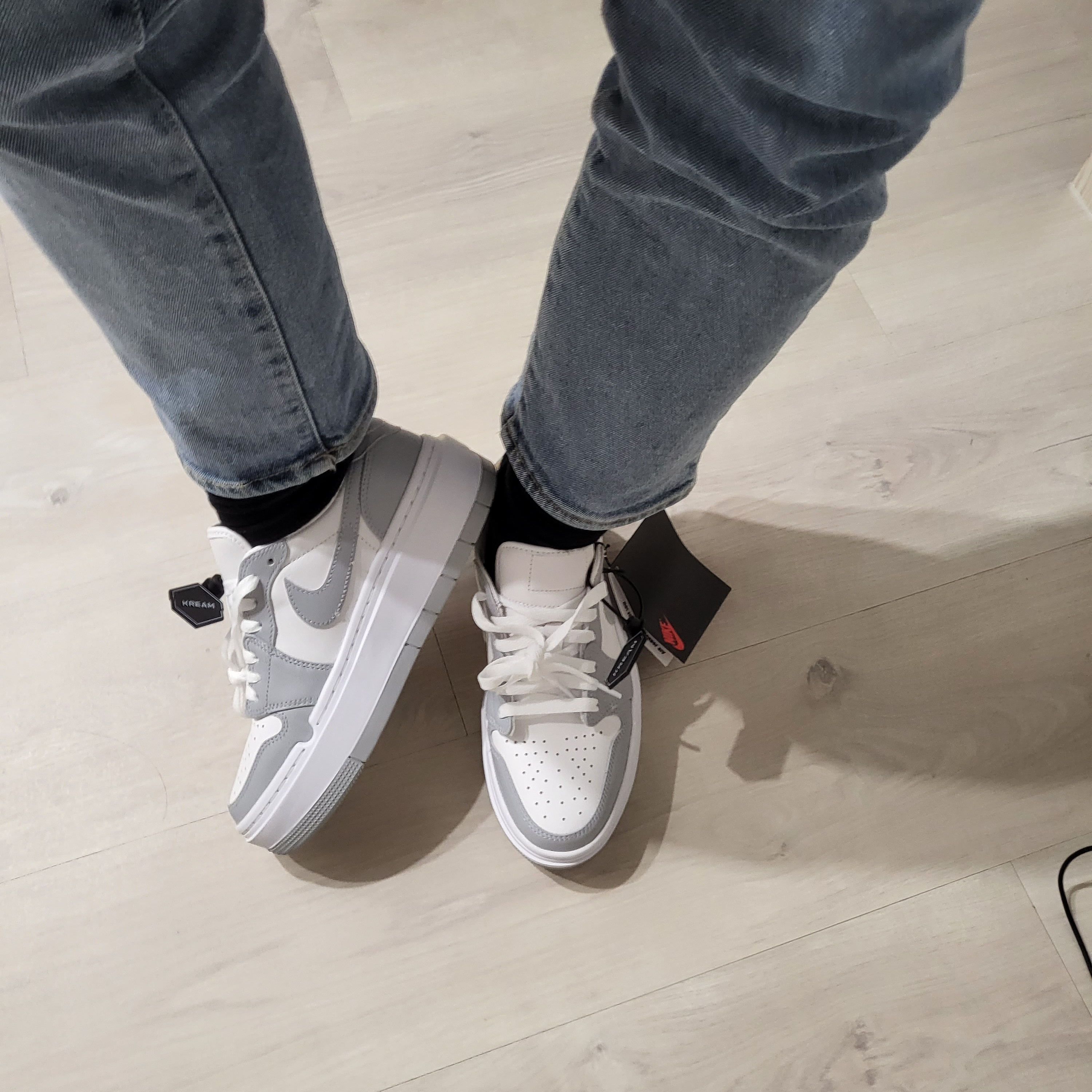 (W) Jordan 1 Elevate Low White and Wolf Grey 착용 스타일