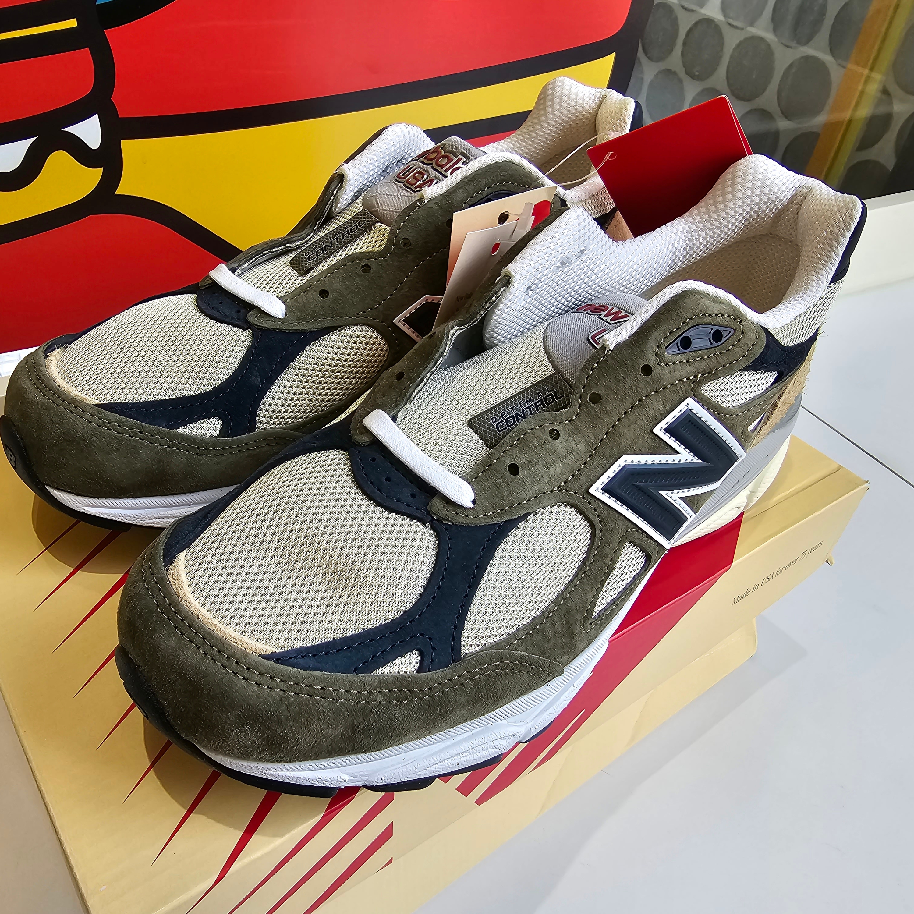 New Balance 990v3 Made in USA Olive 착용 스타일 - 1