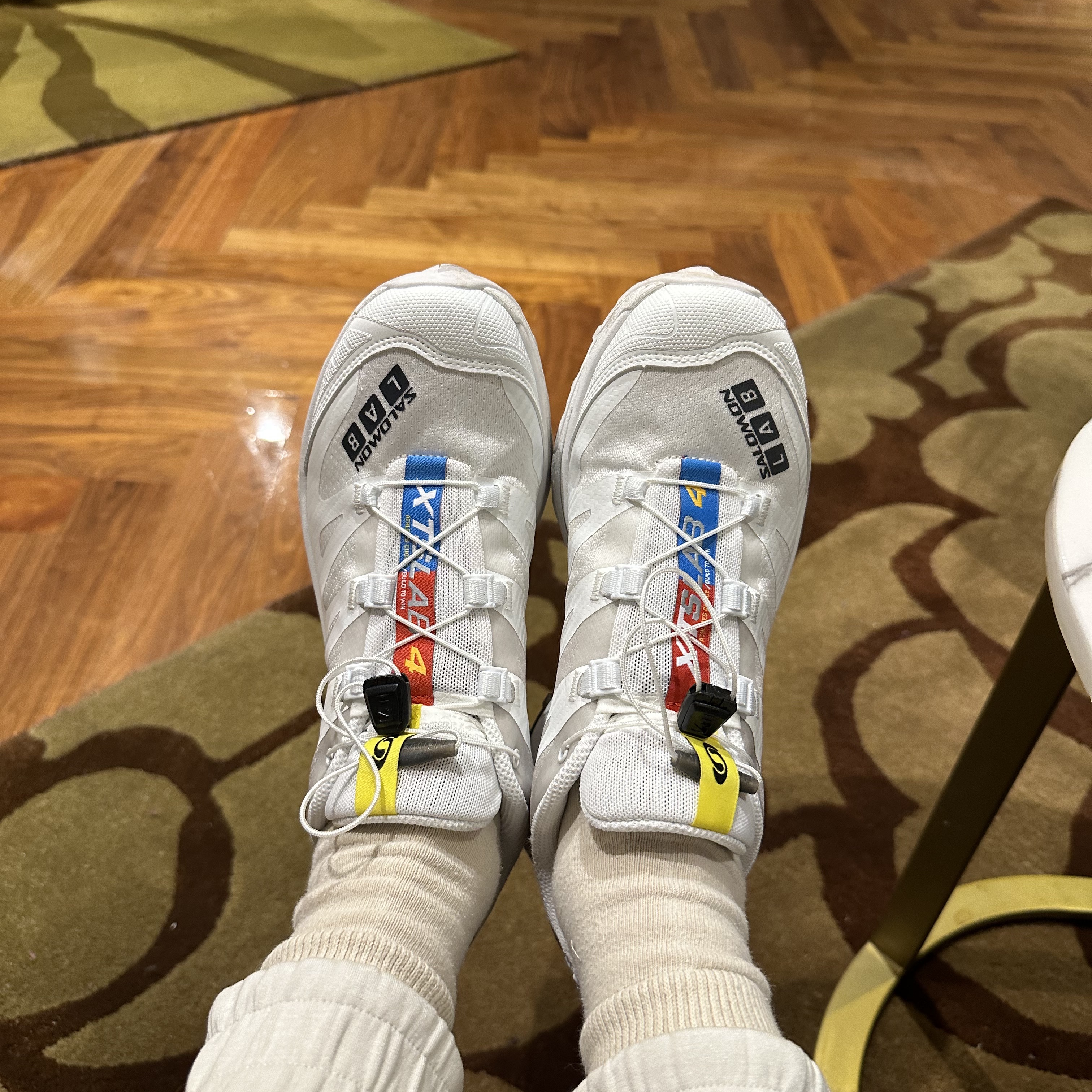 Salomon XT-4 White Lunar Rock 착용 스타일 - 1