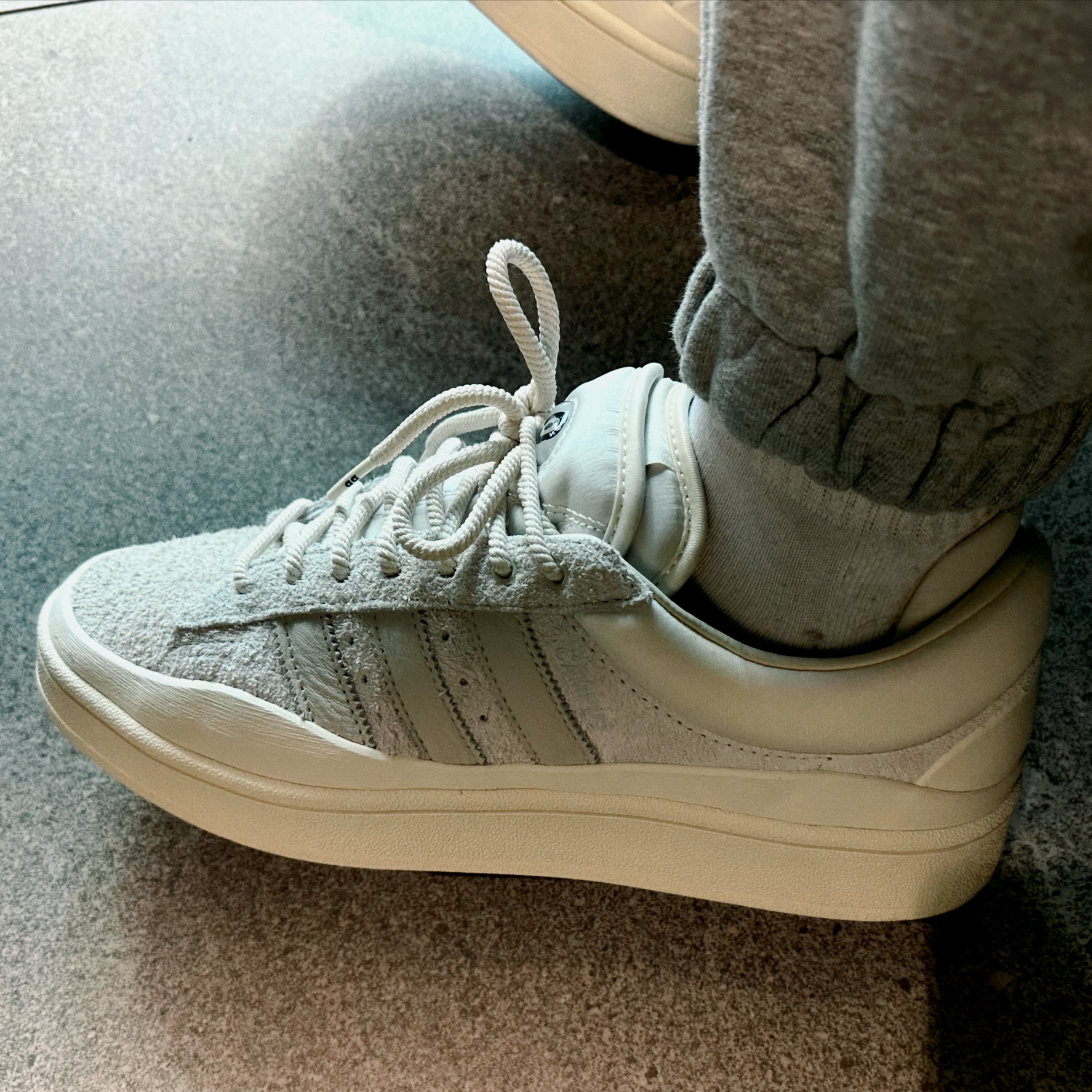Adidas x Bad Bunny Campus Light Cloud White 착용 스타일 - 2
