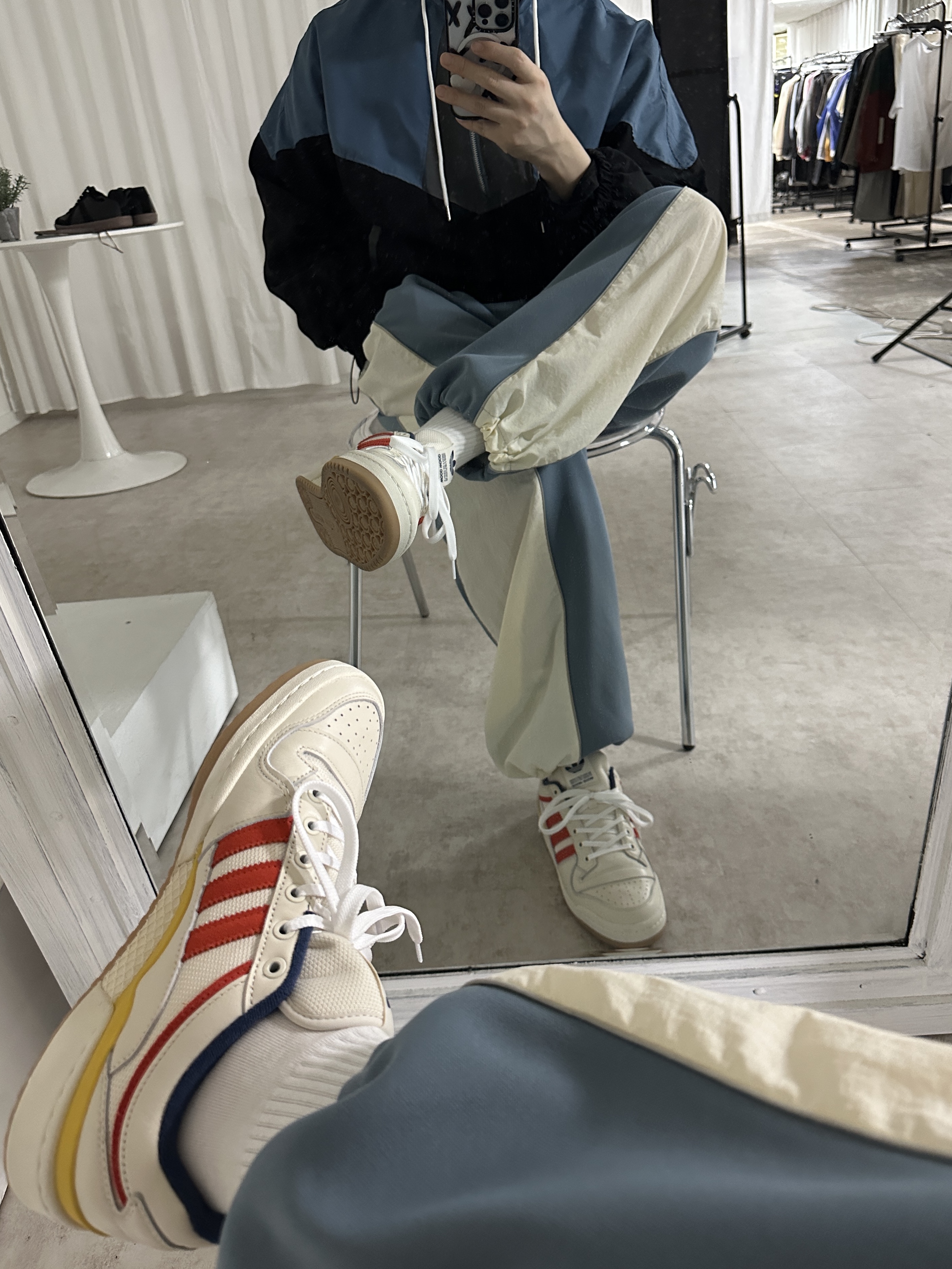 Adidas x Wood Wood Forum Low Red 착용 스타일 - 1