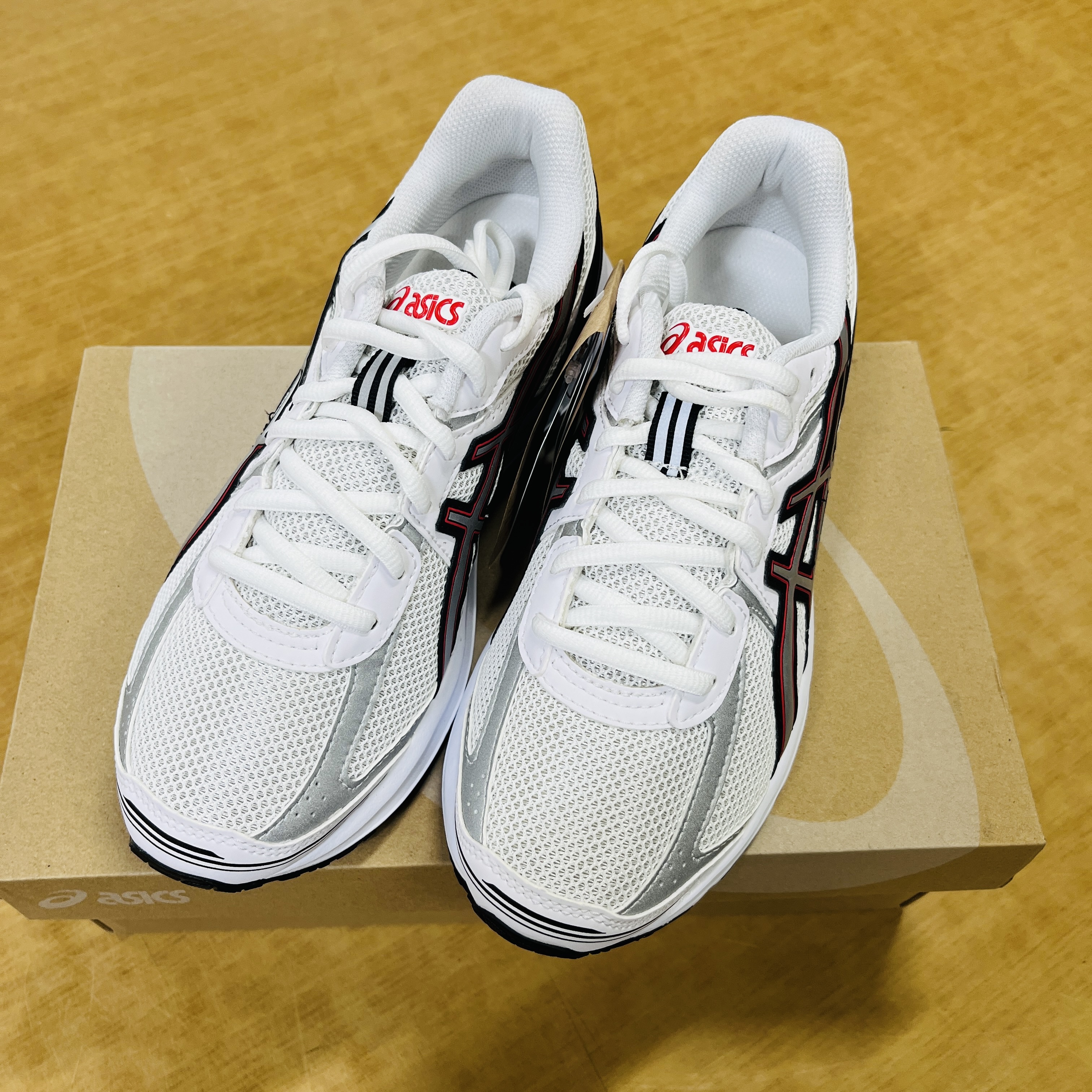 Asics Jog 100 S White Pure Silver - 2E Wide 착용 스타일 - 3
