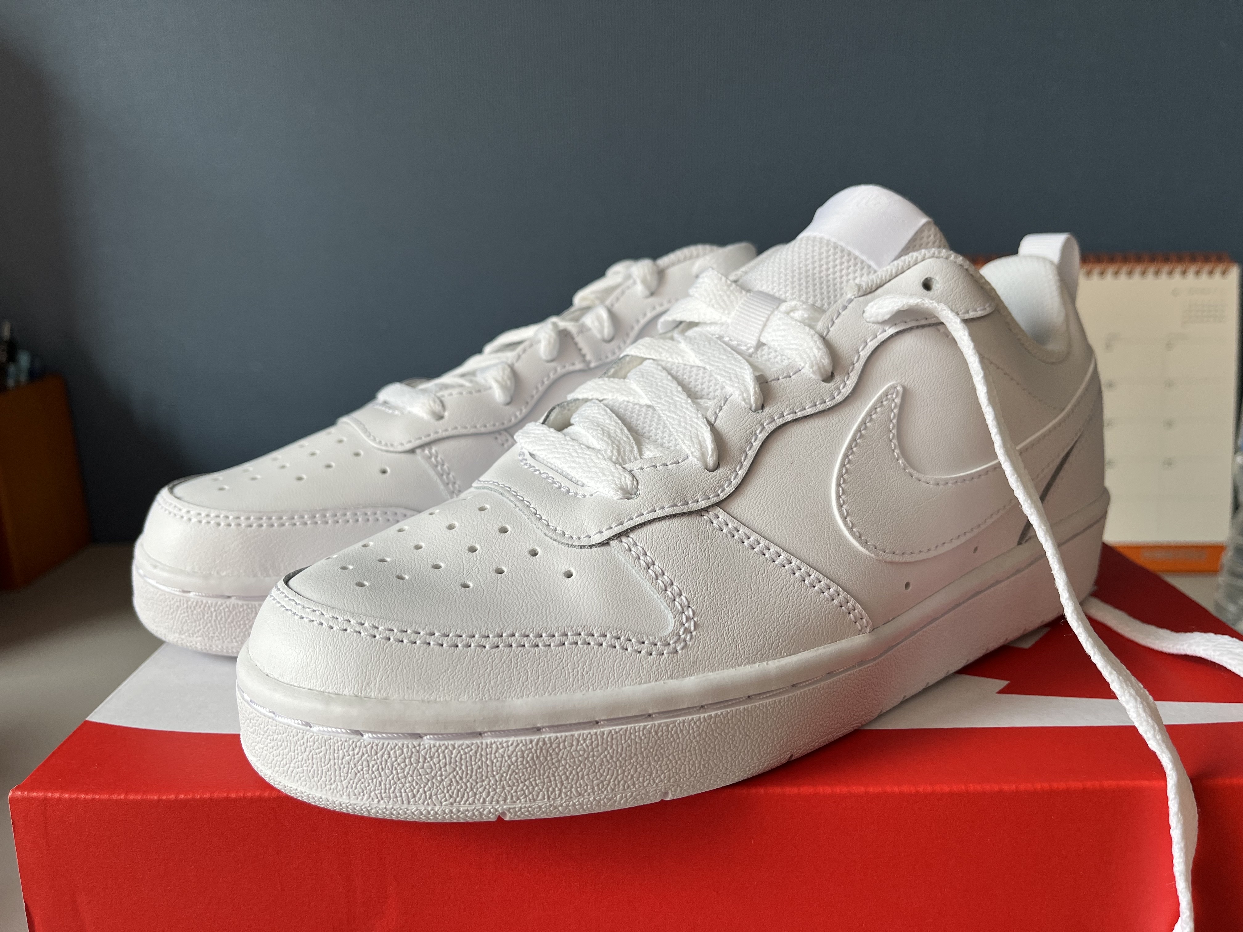 (GS) Nike Court Borough Low 2 Triple White 착용 스타일 - 2
