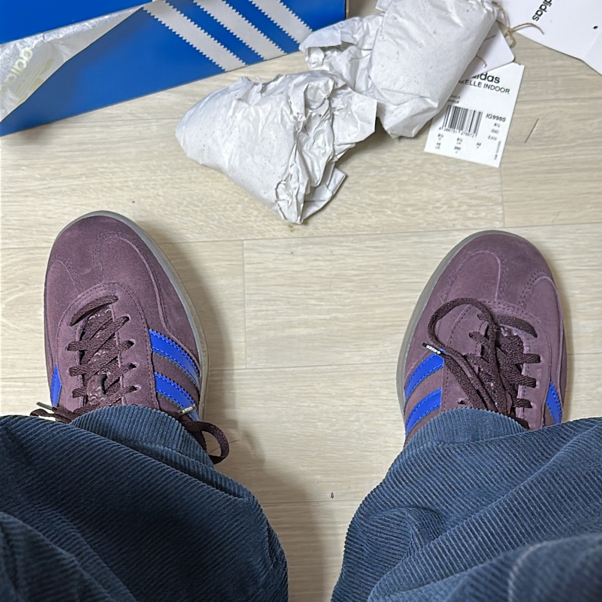 Adidas Gazelle Indoor Shadow Maroon 착용 스타일